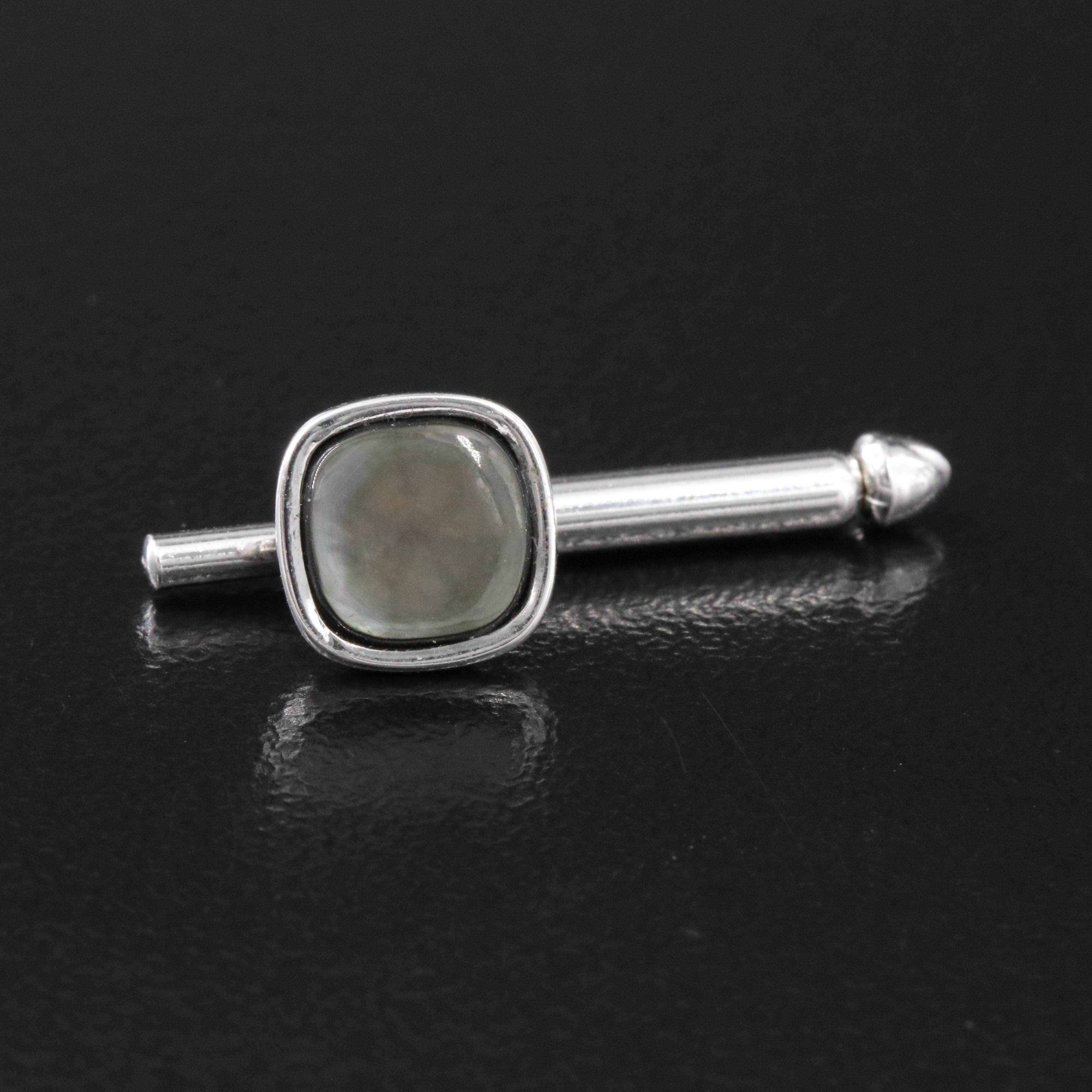 Single Mother-of-Pearl Shirt Stud