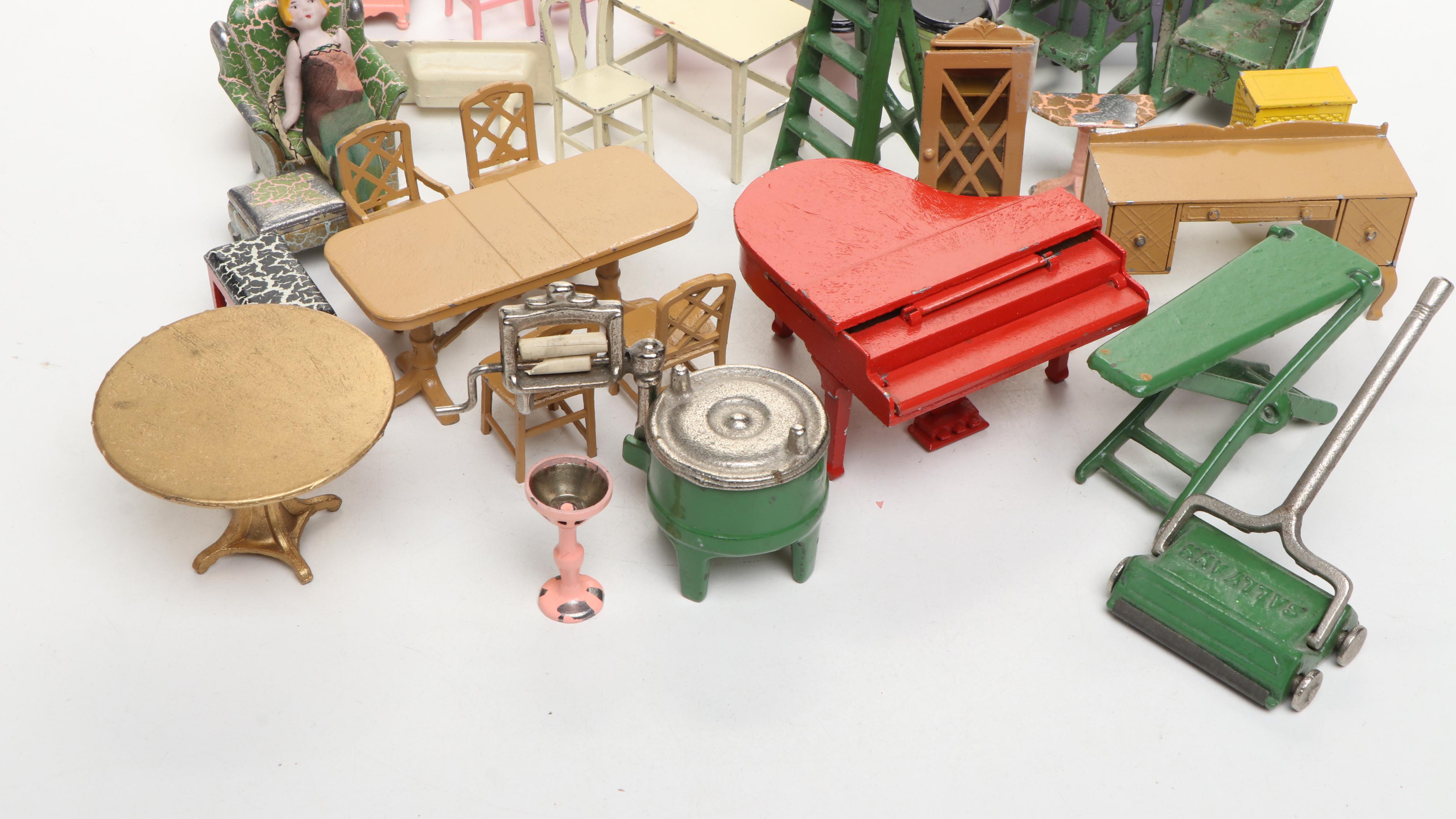 Tootsietoy Miniature Metal Furniture and Dolls, 1920s–1940s