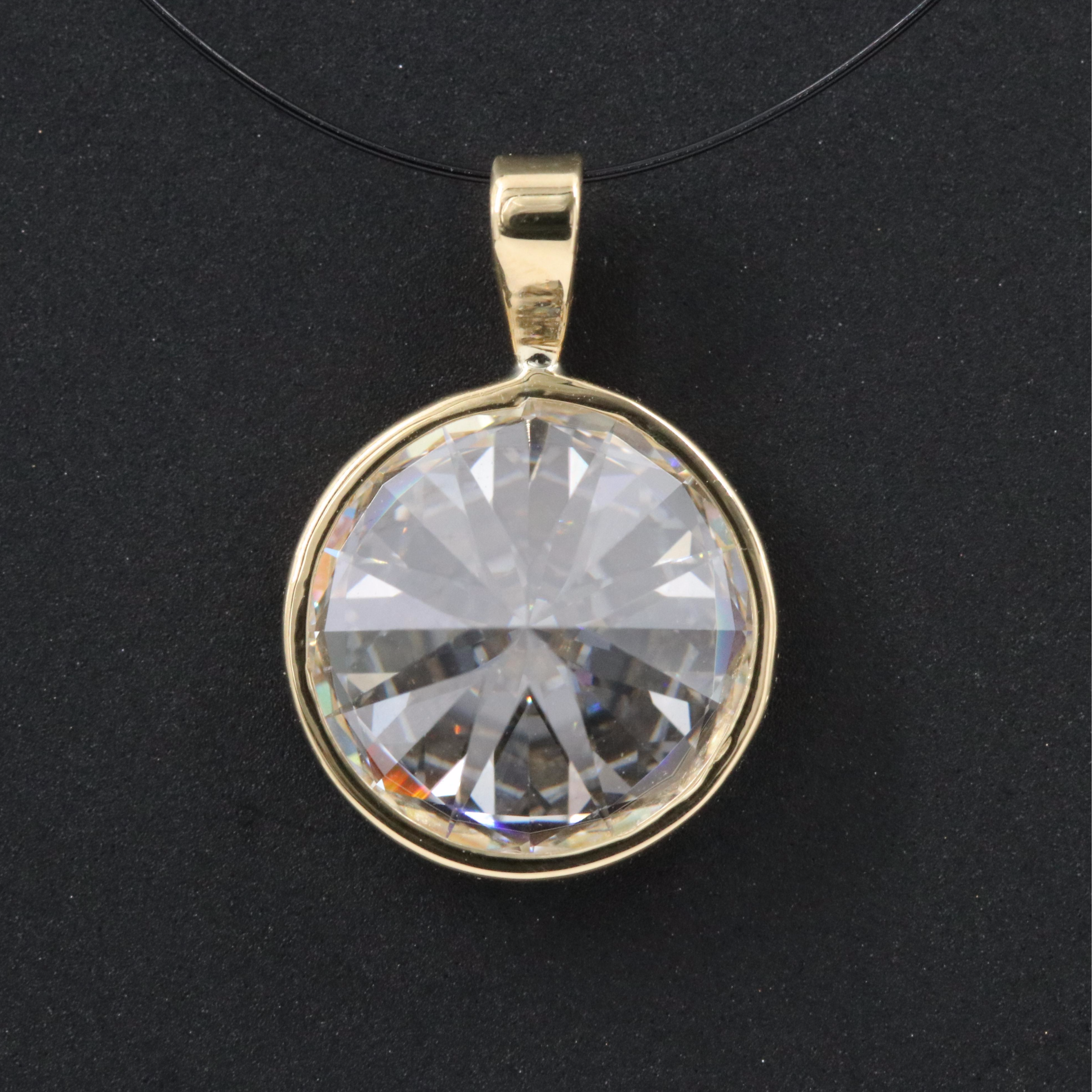 18K 3.05 CT Lab Grown Diamond Pendant with IGI Report