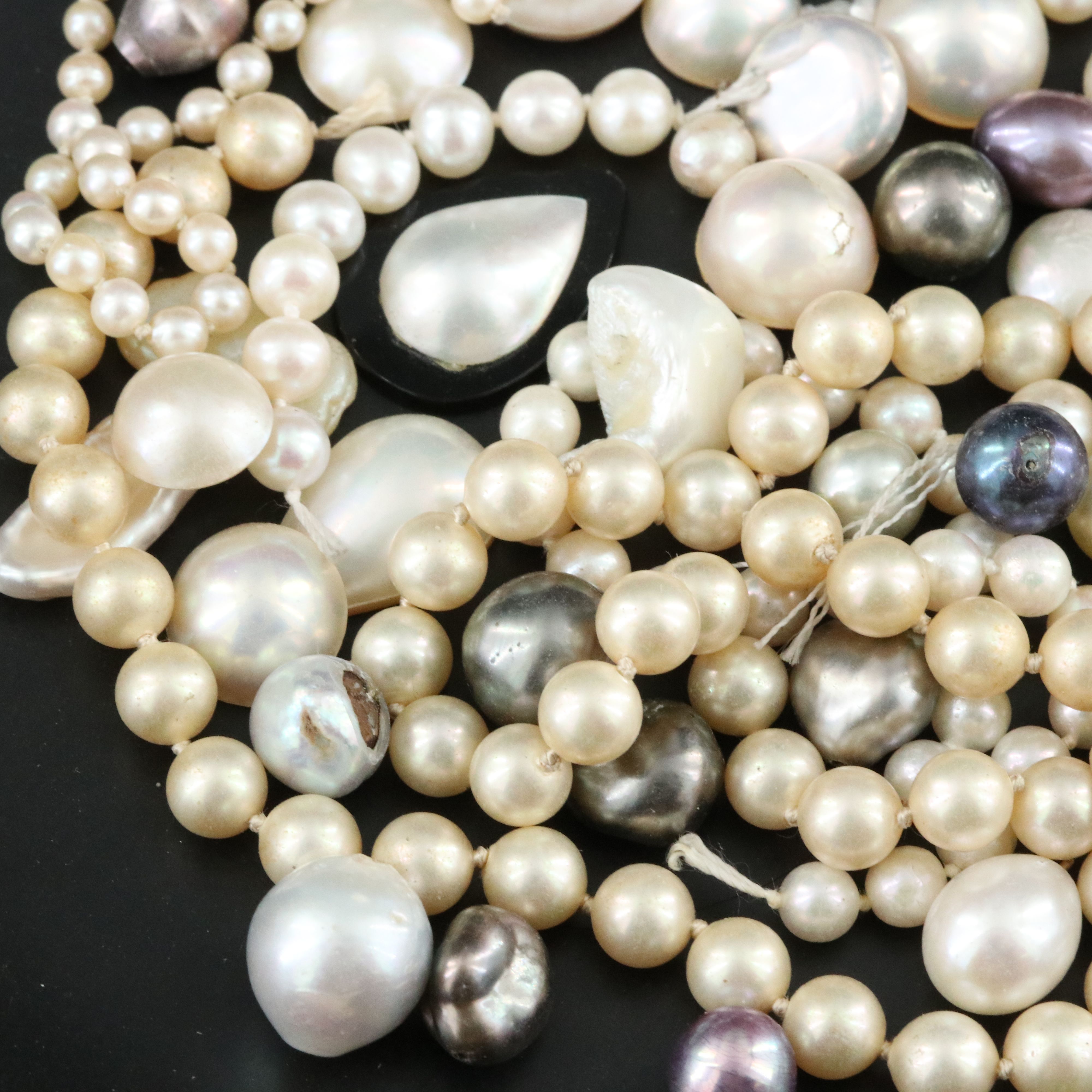 Loose Gemstone Lot Including Pearl, Imitation Pearl and Black Onyx