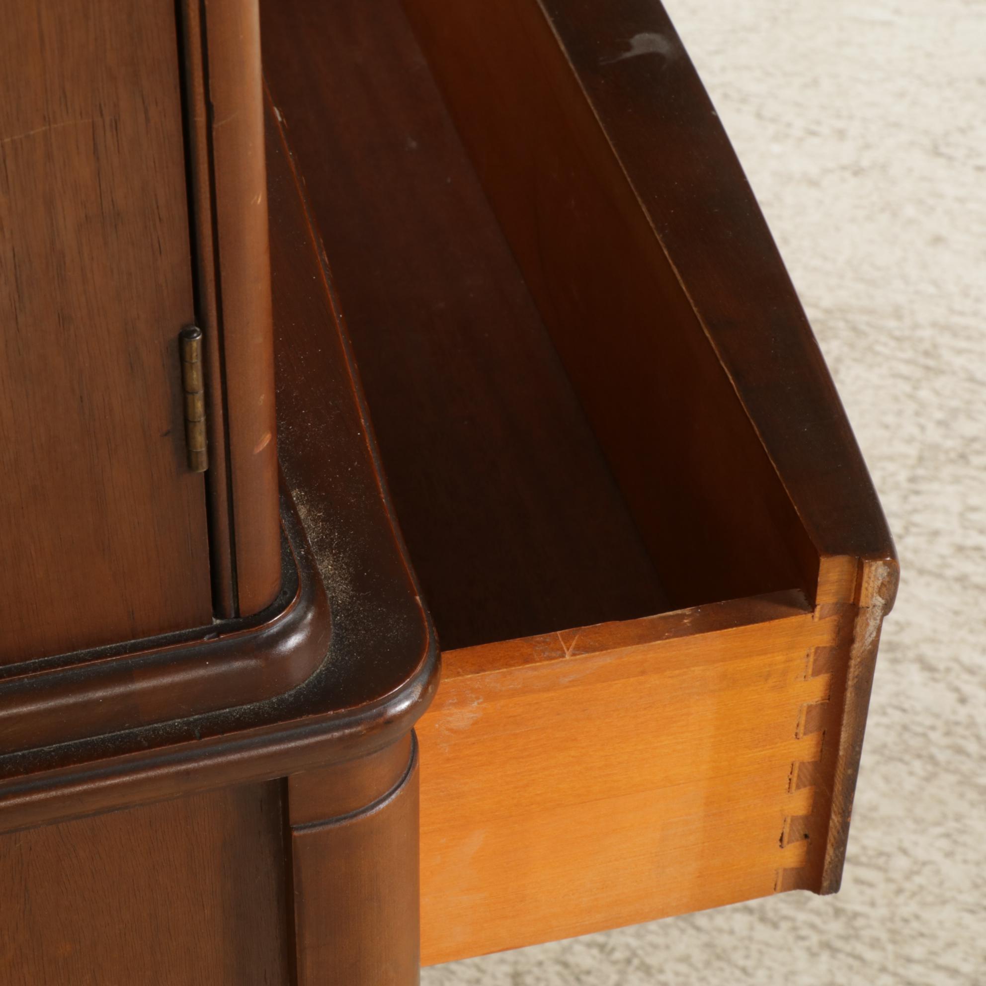 Huntley Furniture Art Deco Mahogany China Cabinet, Mid-20th Century