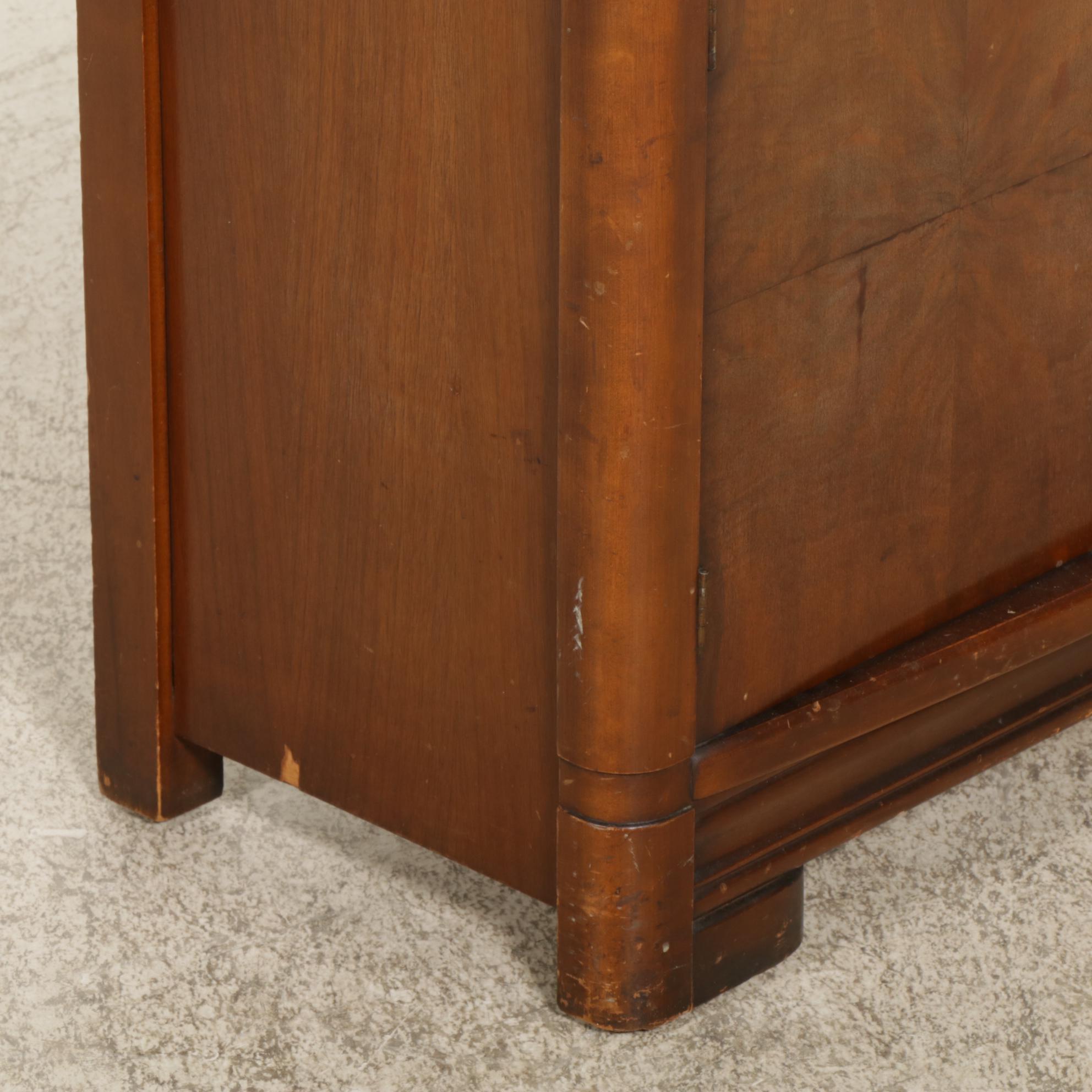 Huntley Furniture Art Deco Mahogany China Cabinet, Mid-20th Century