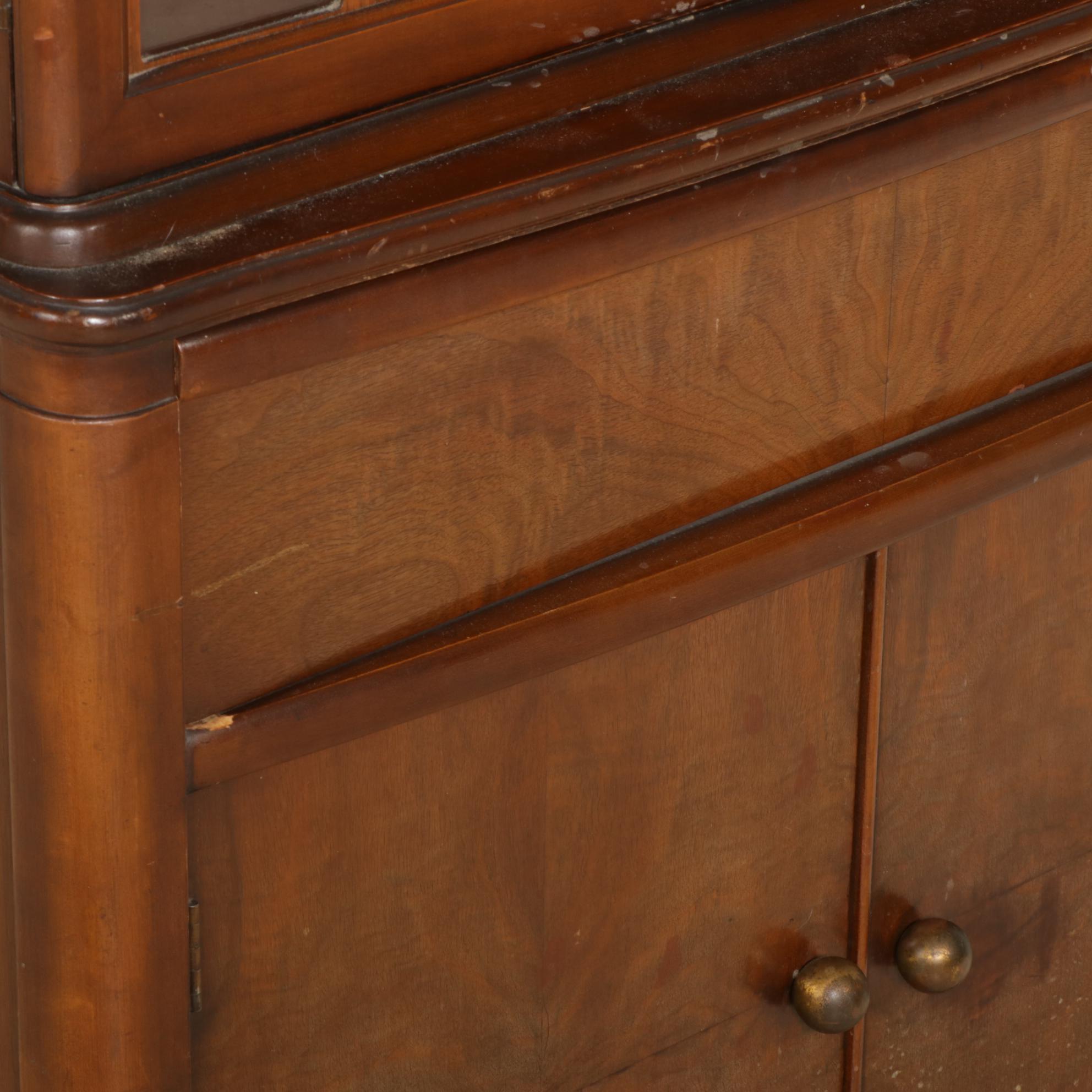Huntley Furniture Art Deco Mahogany China Cabinet, Mid-20th Century