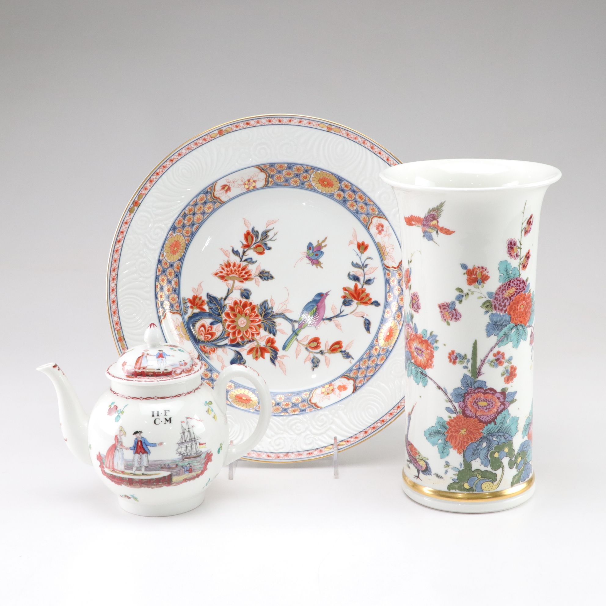 Lenox Smithsonian "Saxony" Vase, "Liverpool" Teapot and "Vienna" Platter