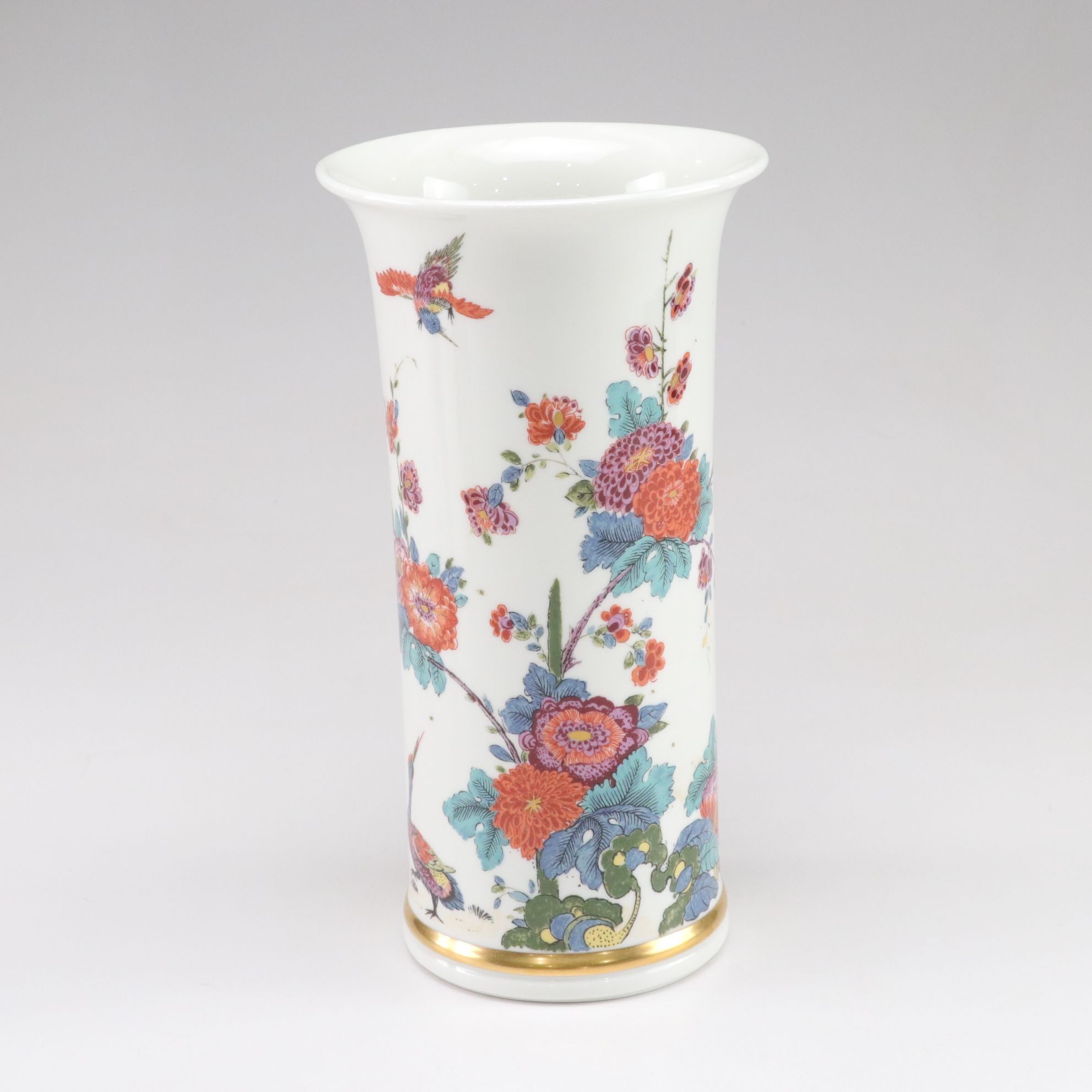 Lenox Smithsonian "Saxony" Vase, "Liverpool" Teapot and "Vienna" Platter