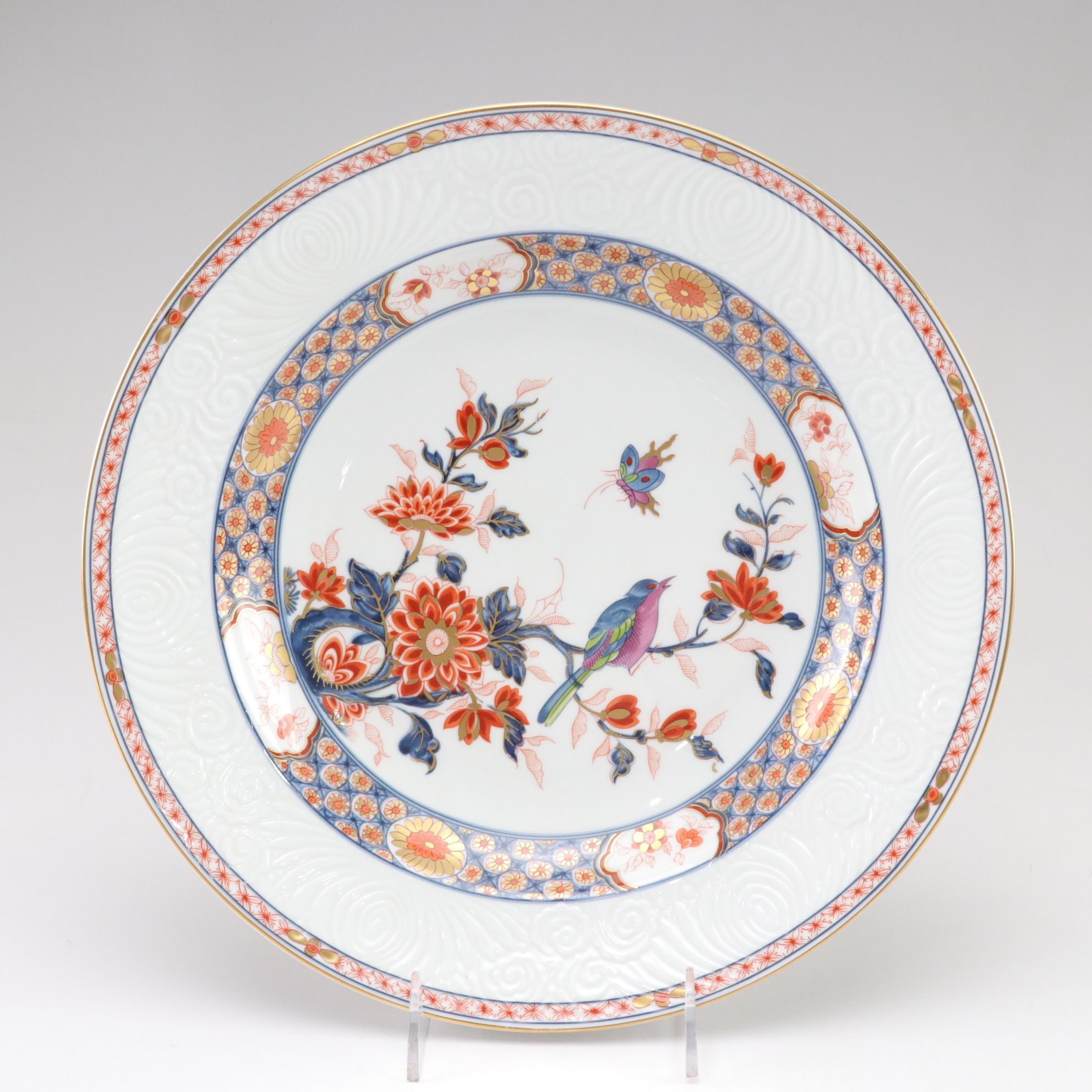 Lenox Smithsonian "Saxony" Vase, "Liverpool" Teapot and "Vienna" Platter