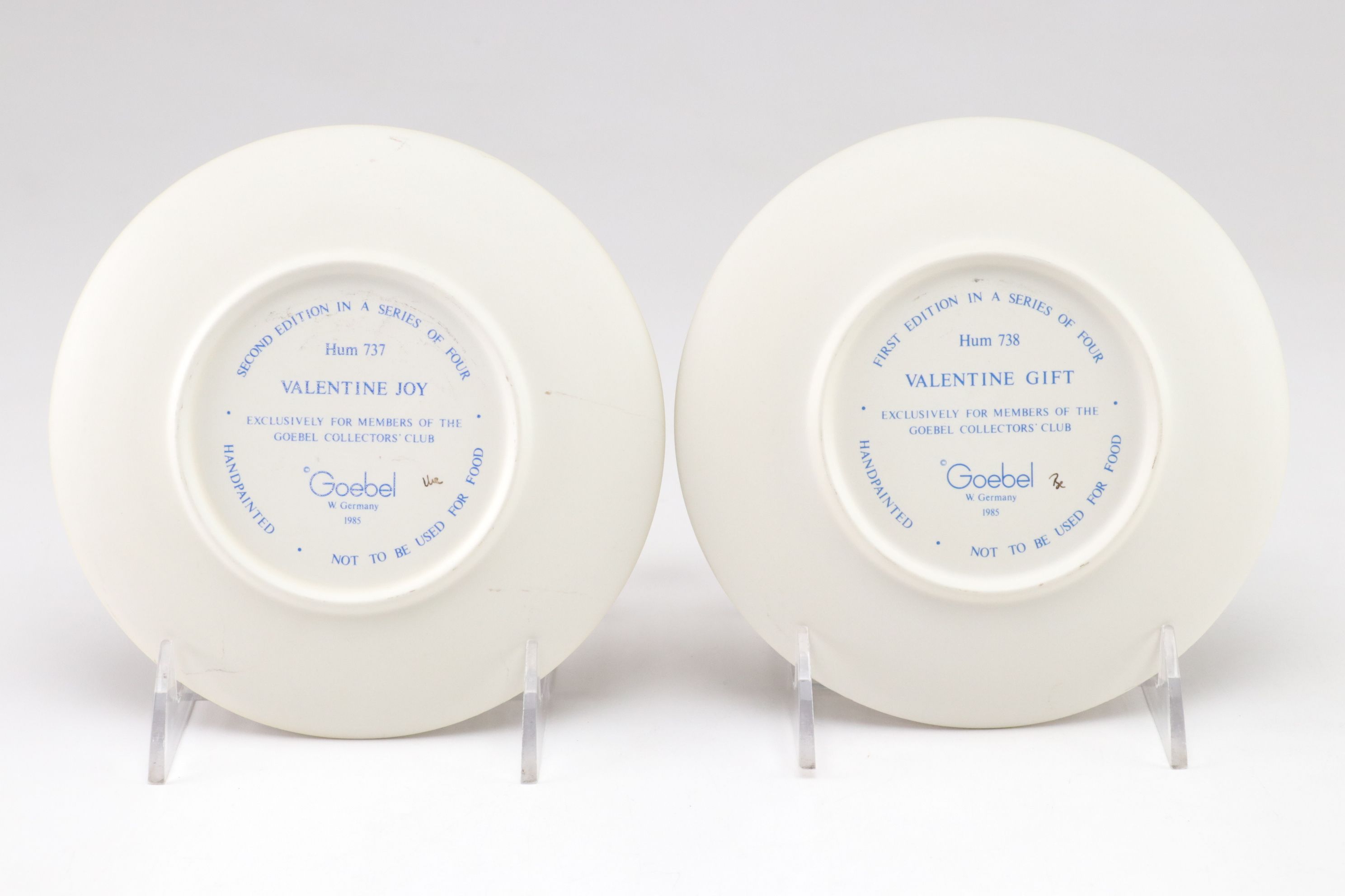 Hummel Annual Bells with Set of Goebel Porcelain Collector's Club Plates, 1985