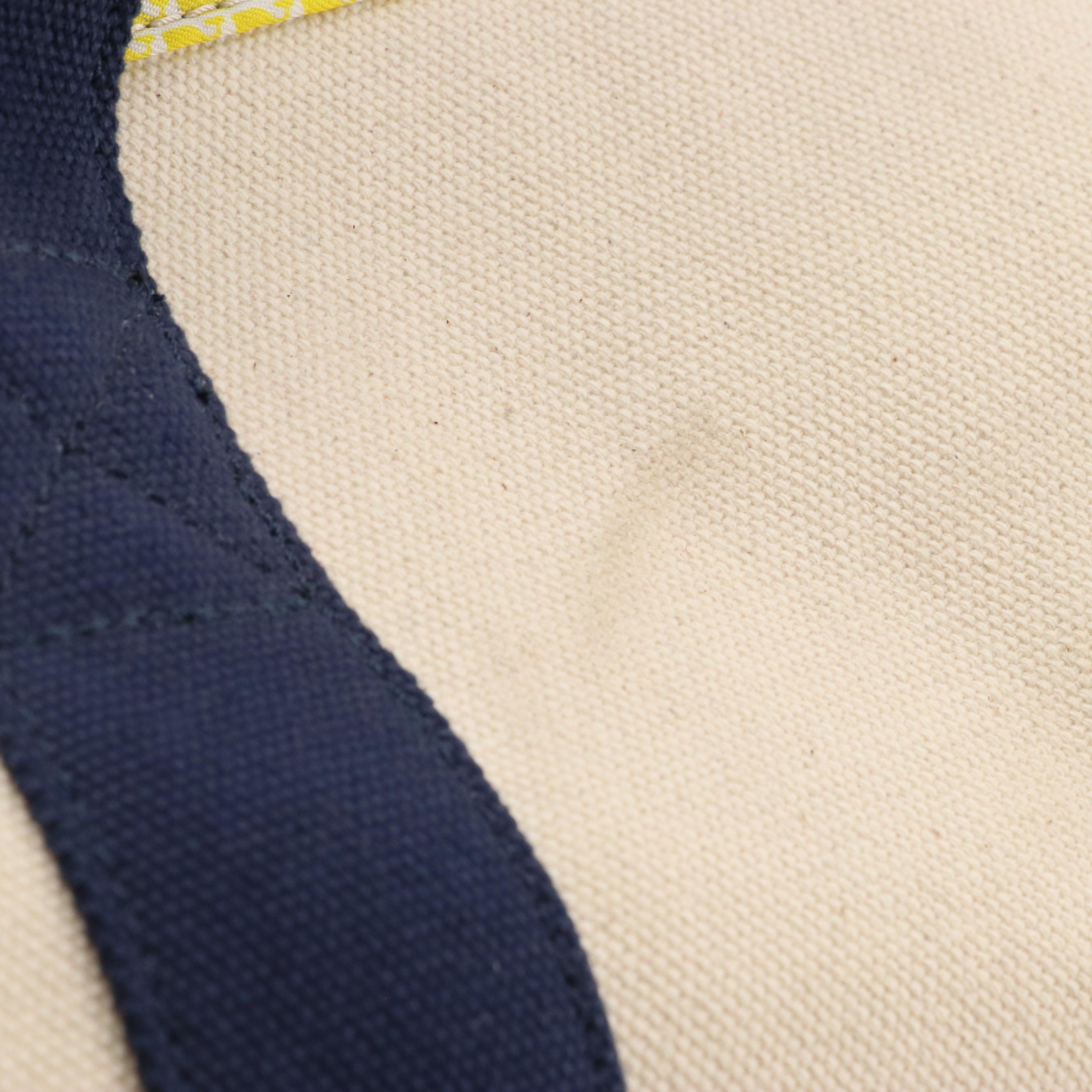 Vineyard Vines Two-Way Weekended Duffle Bag in Canvas and Betmar Woven Sunhat