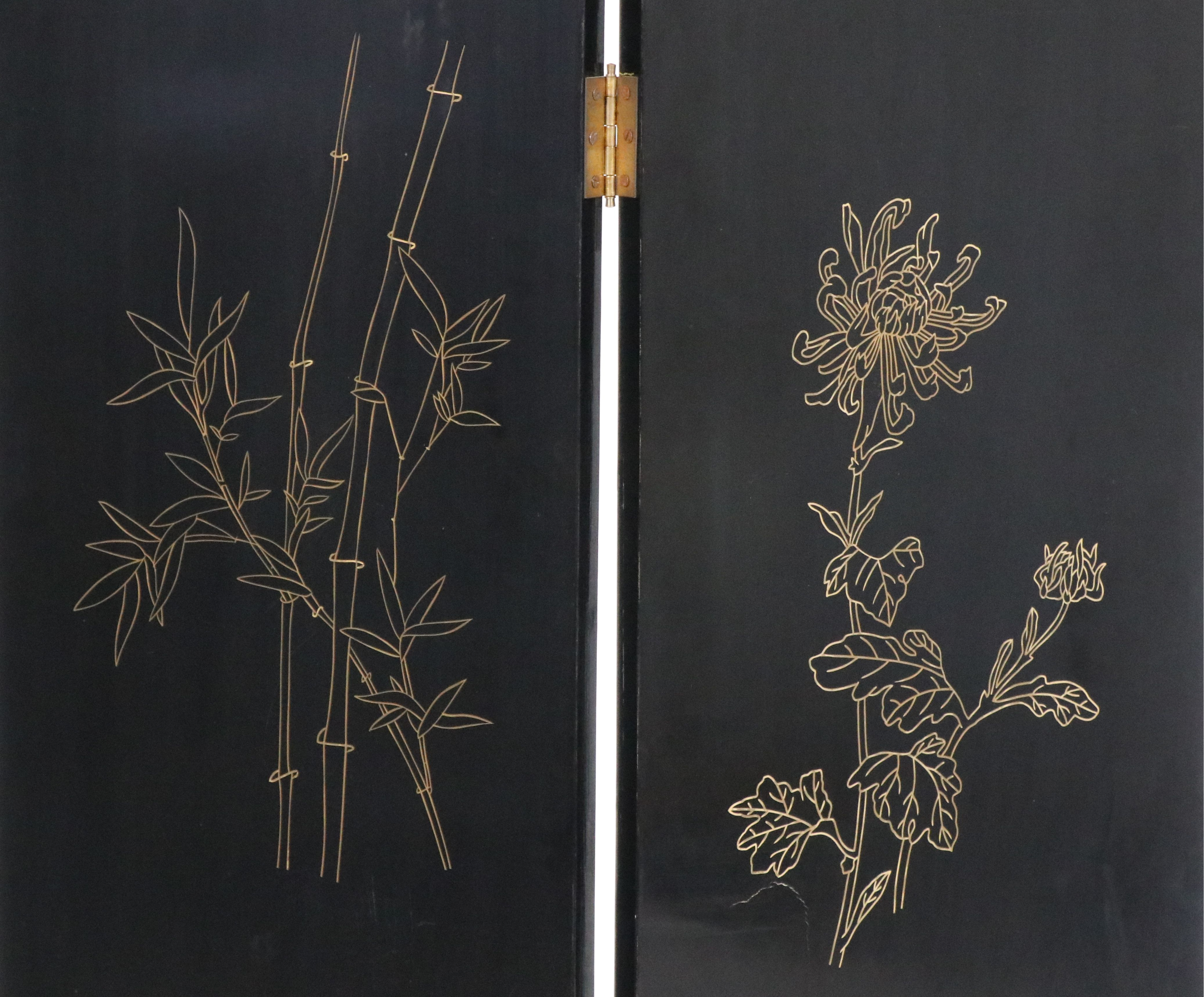 Chinese Style Lacquered Wood Room Divider