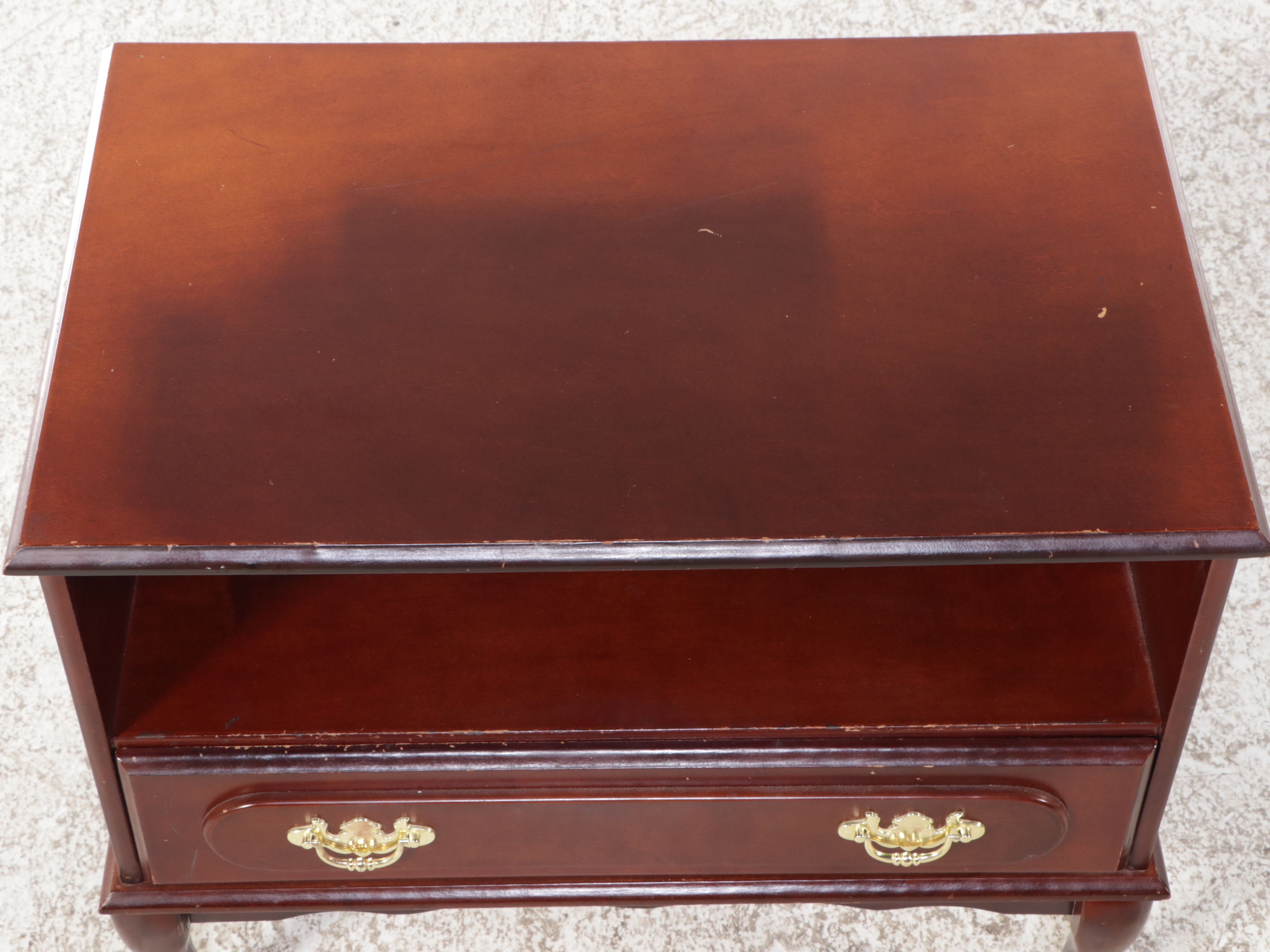 Queen Anne Style Mahogany Finish Nightstand