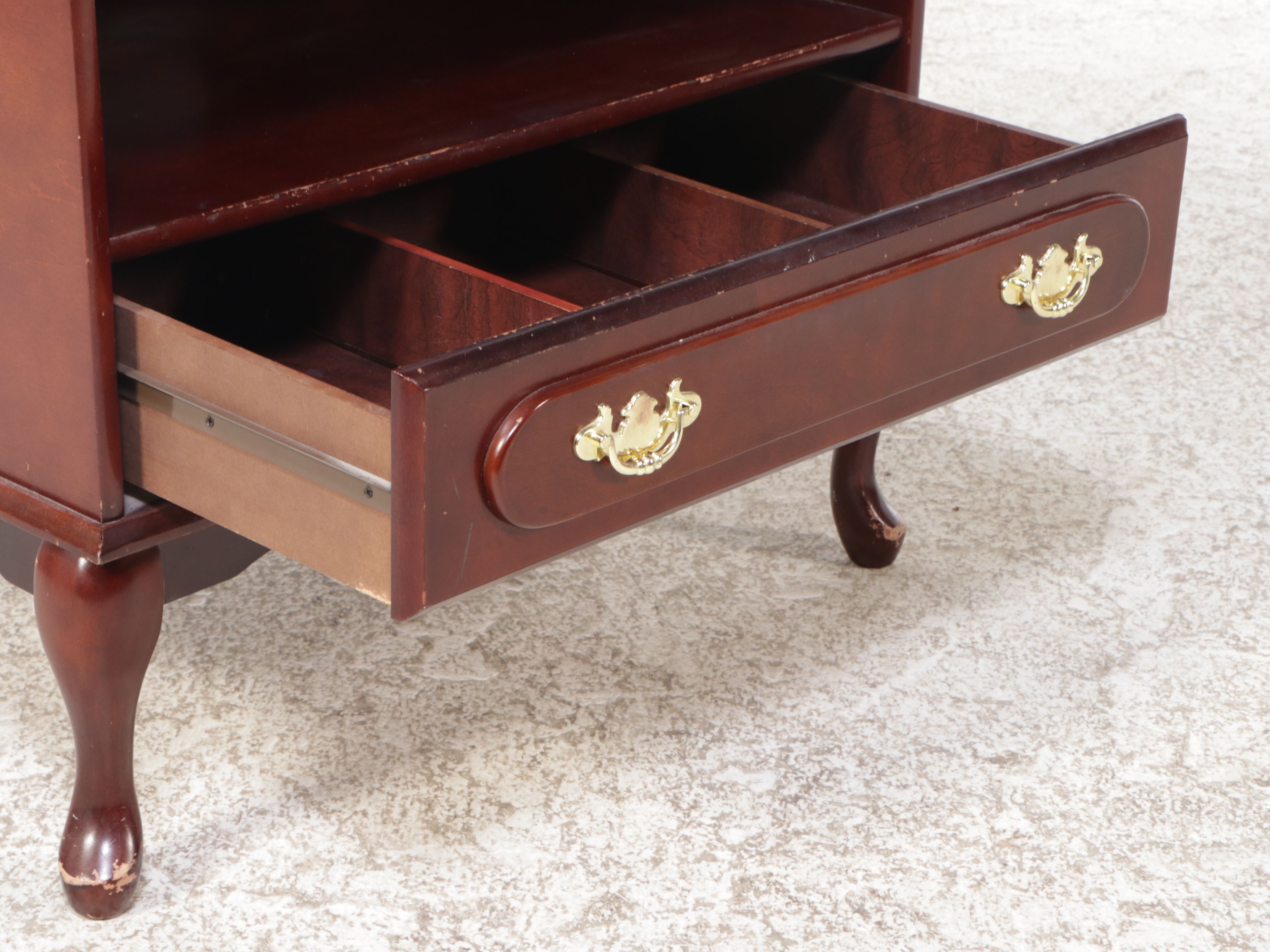 Queen Anne Style Mahogany Finish Nightstand