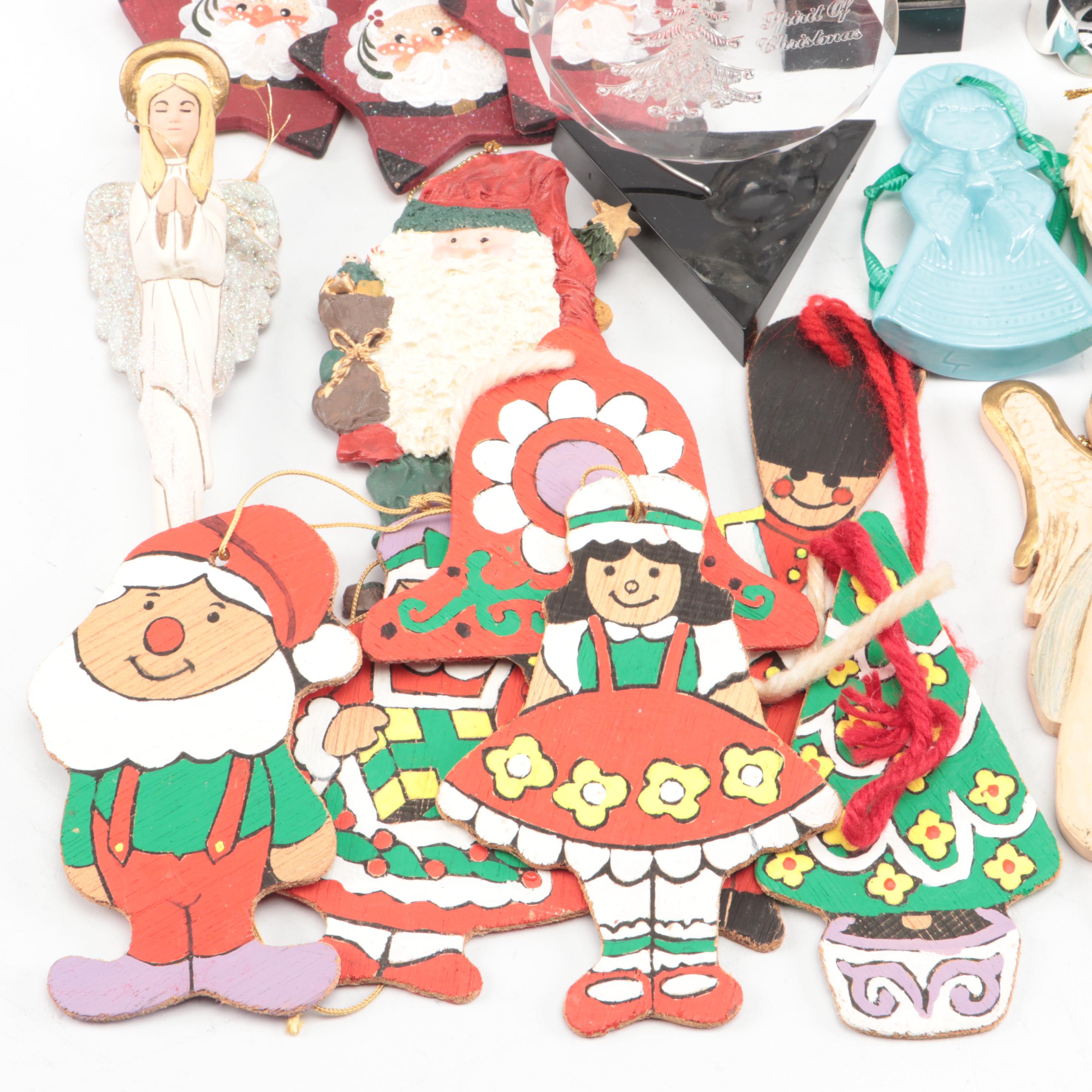 Rustic Style Christmas Ornaments with Other Christmas Décor