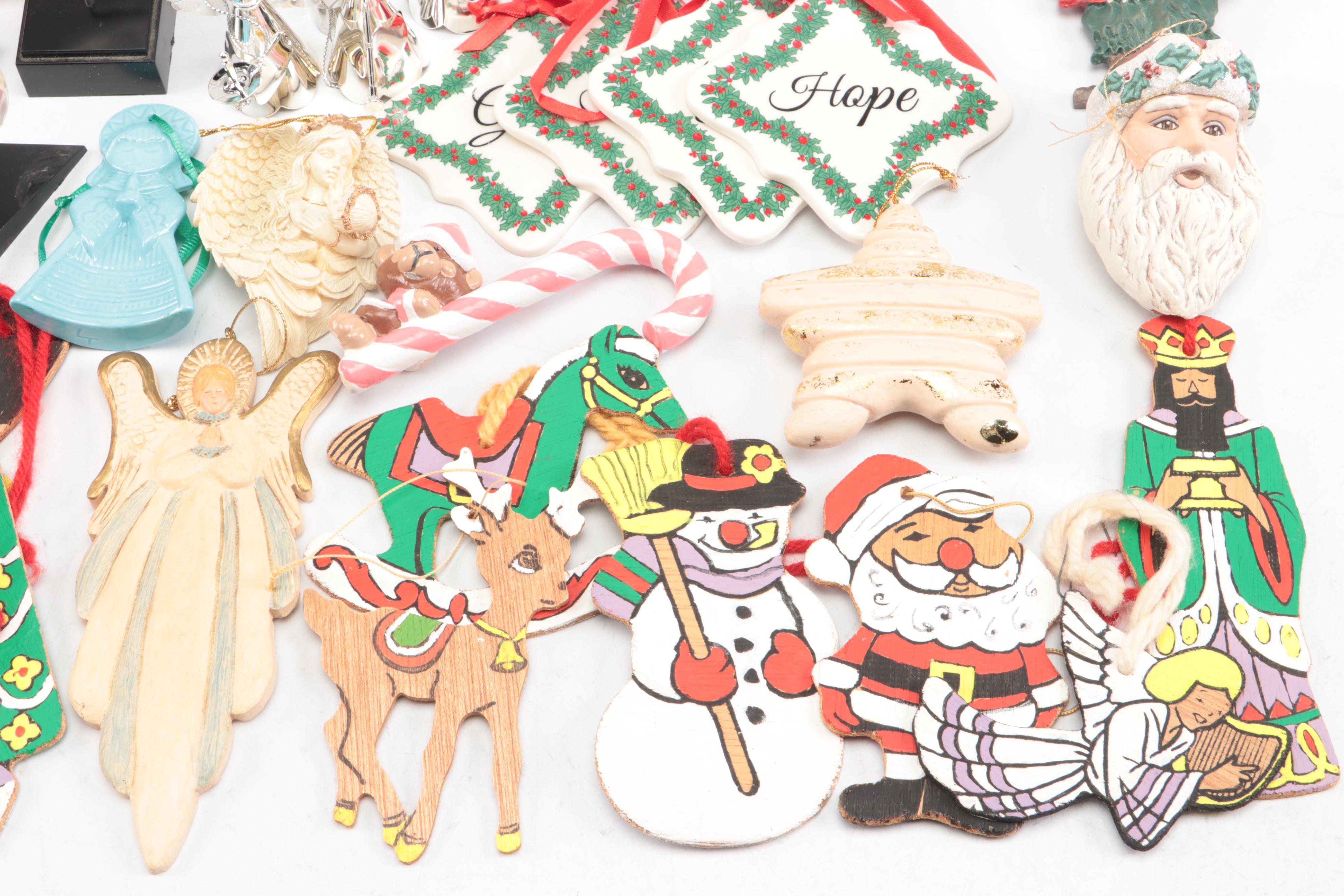 Rustic Style Christmas Ornaments with Other Christmas Décor