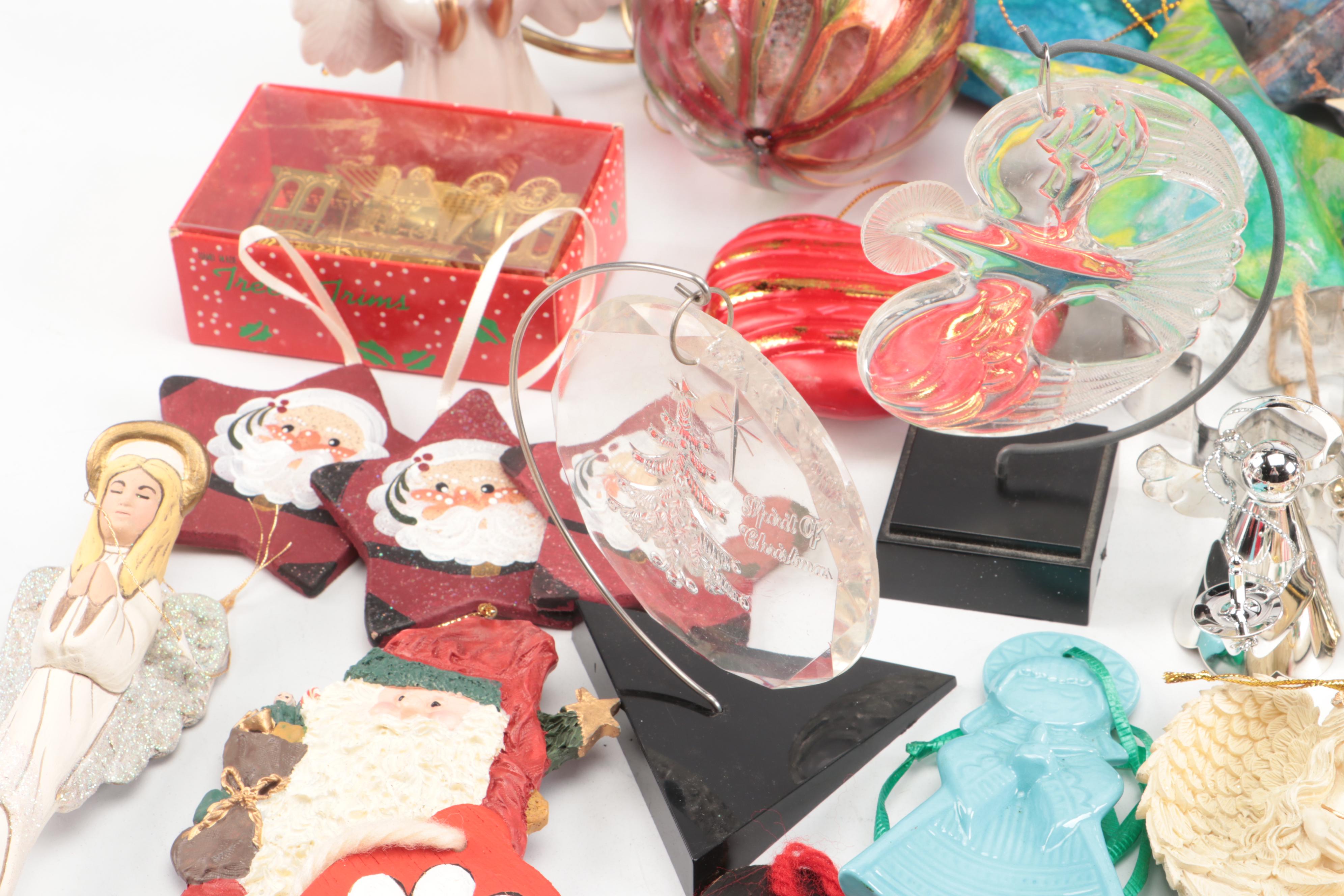 Rustic Style Christmas Ornaments with Other Christmas Décor