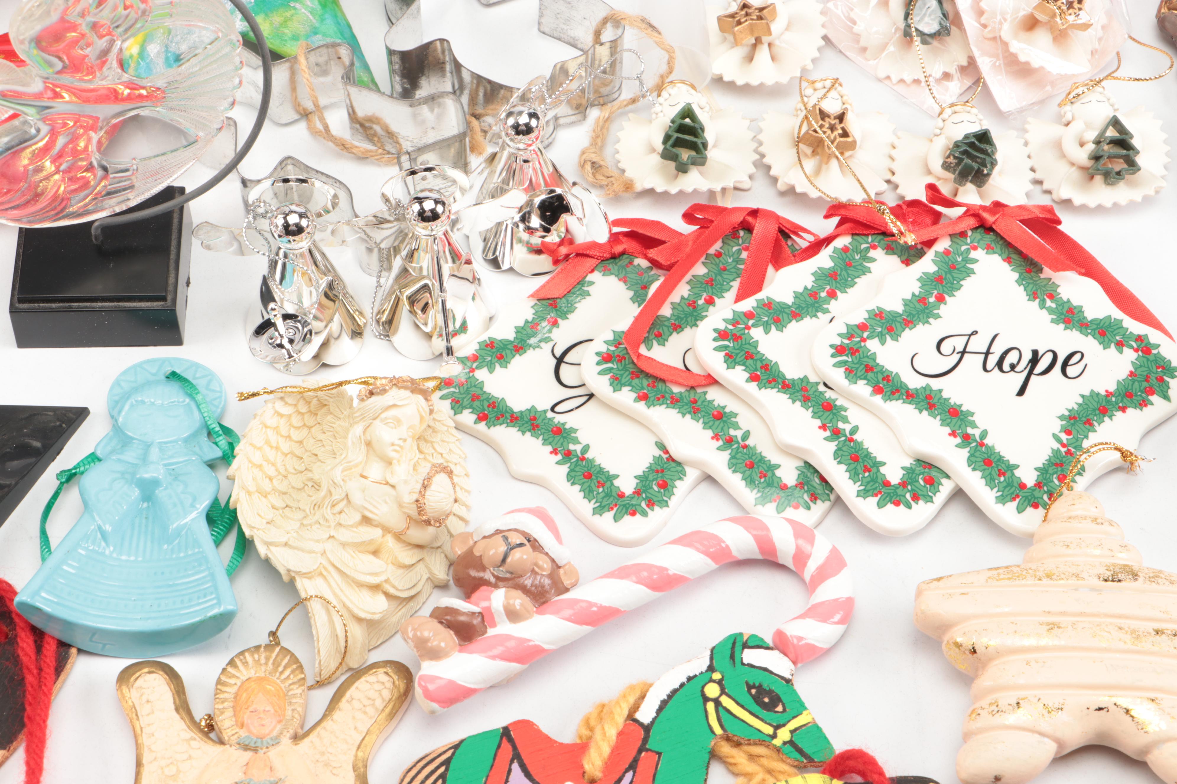 Rustic Style Christmas Ornaments with Other Christmas Décor