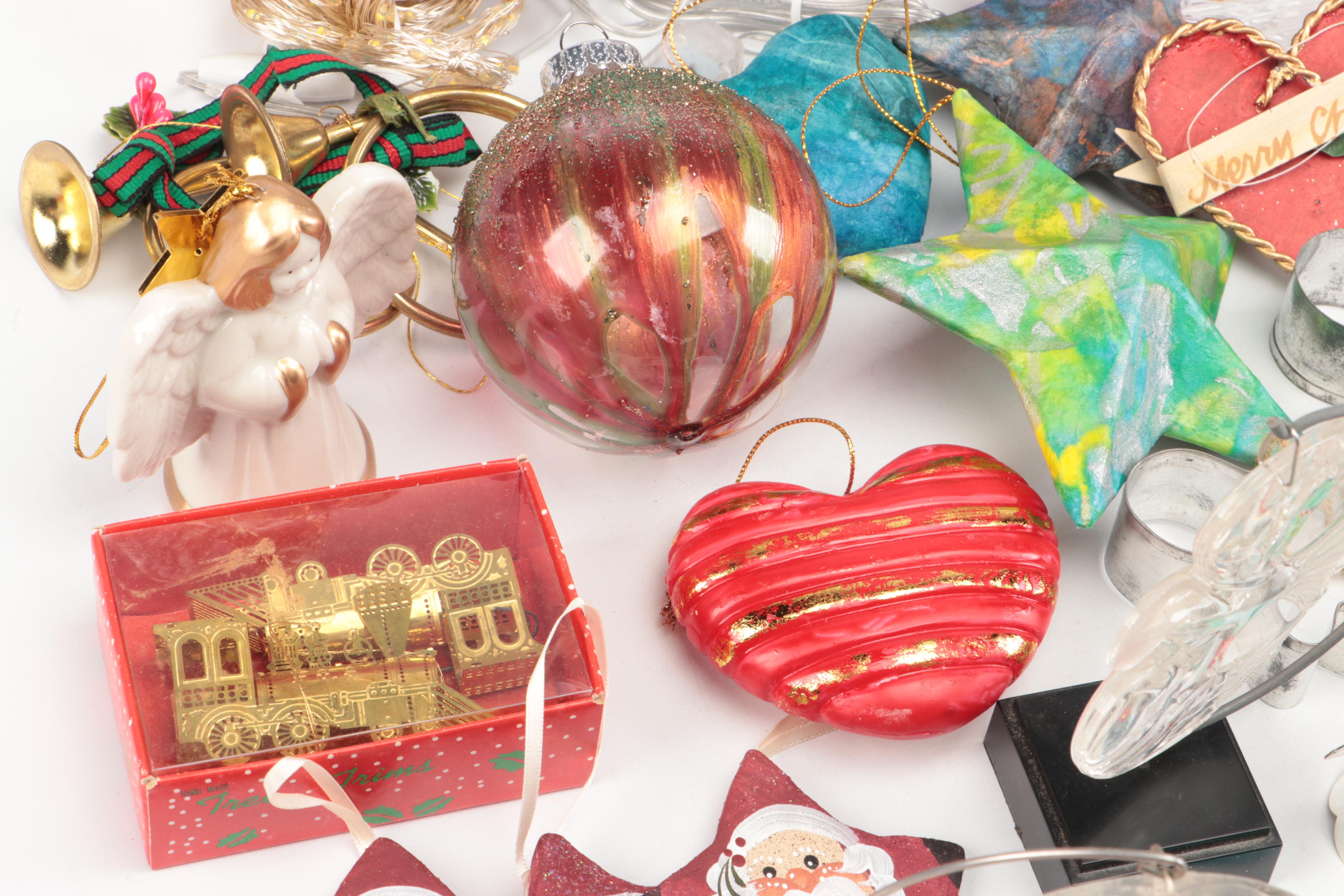 Rustic Style Christmas Ornaments with Other Christmas Décor