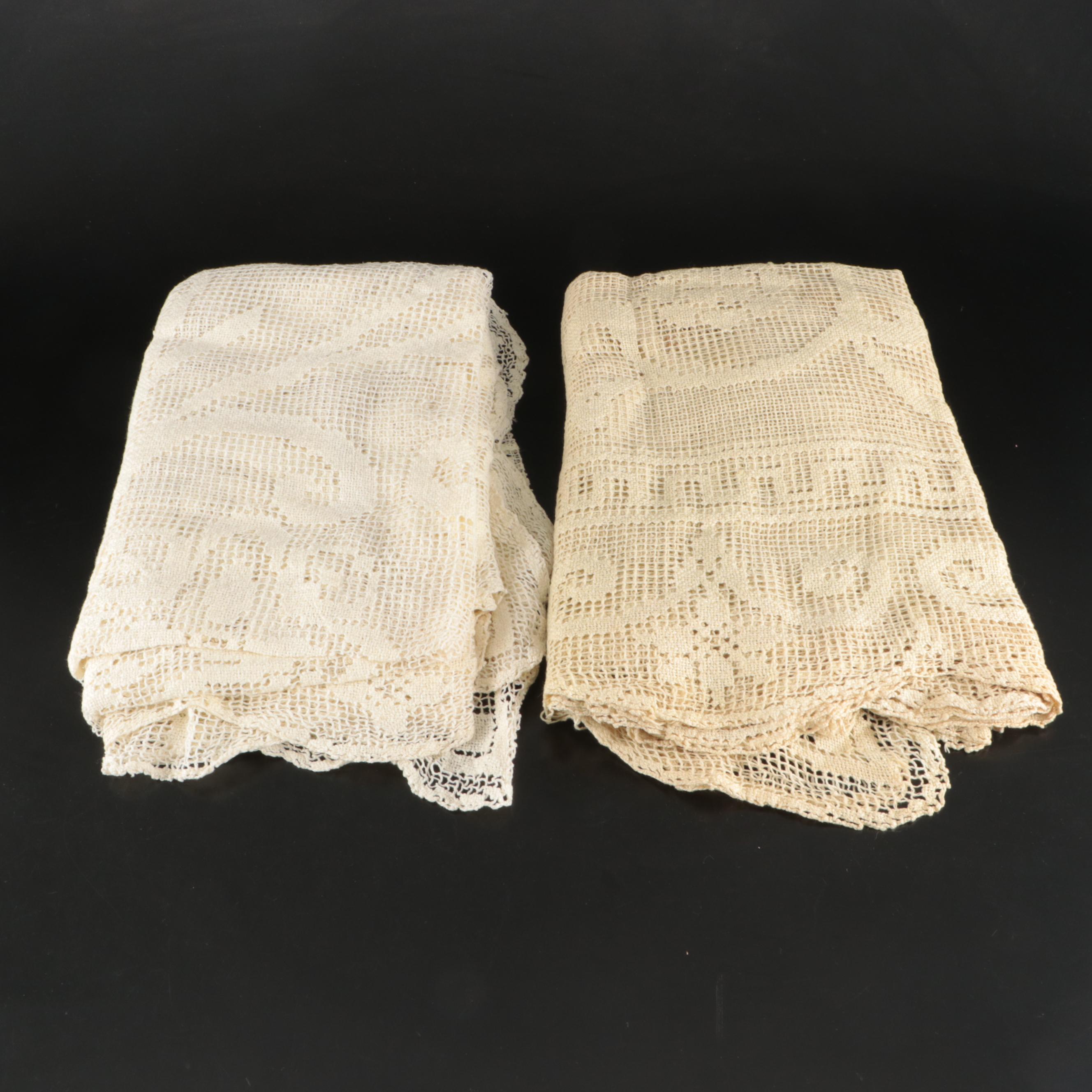 Cream and White Cotton and Polyester Tablecloths, Placemats, and Napkins