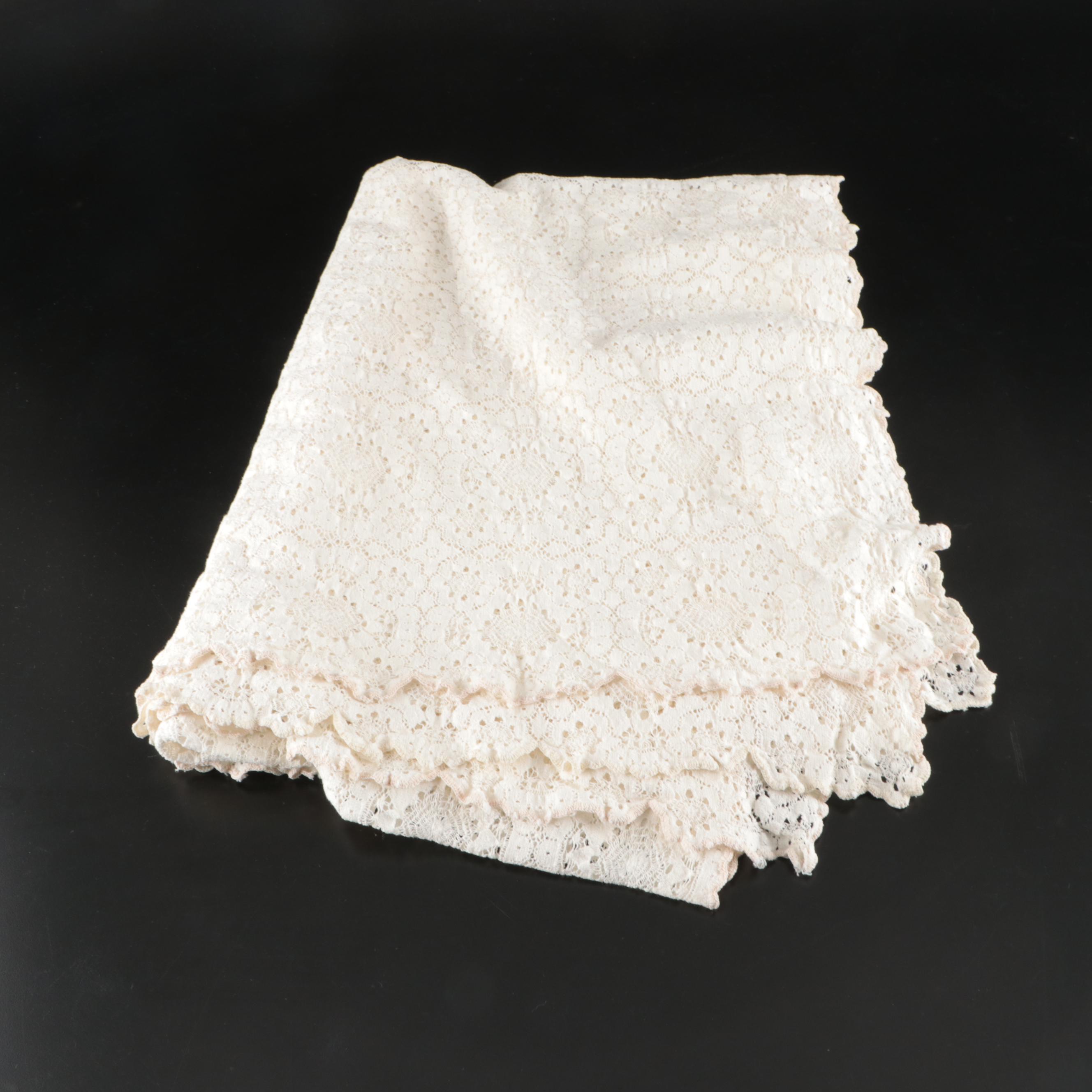 Cream and White Cotton and Polyester Tablecloths, Placemats, and Napkins