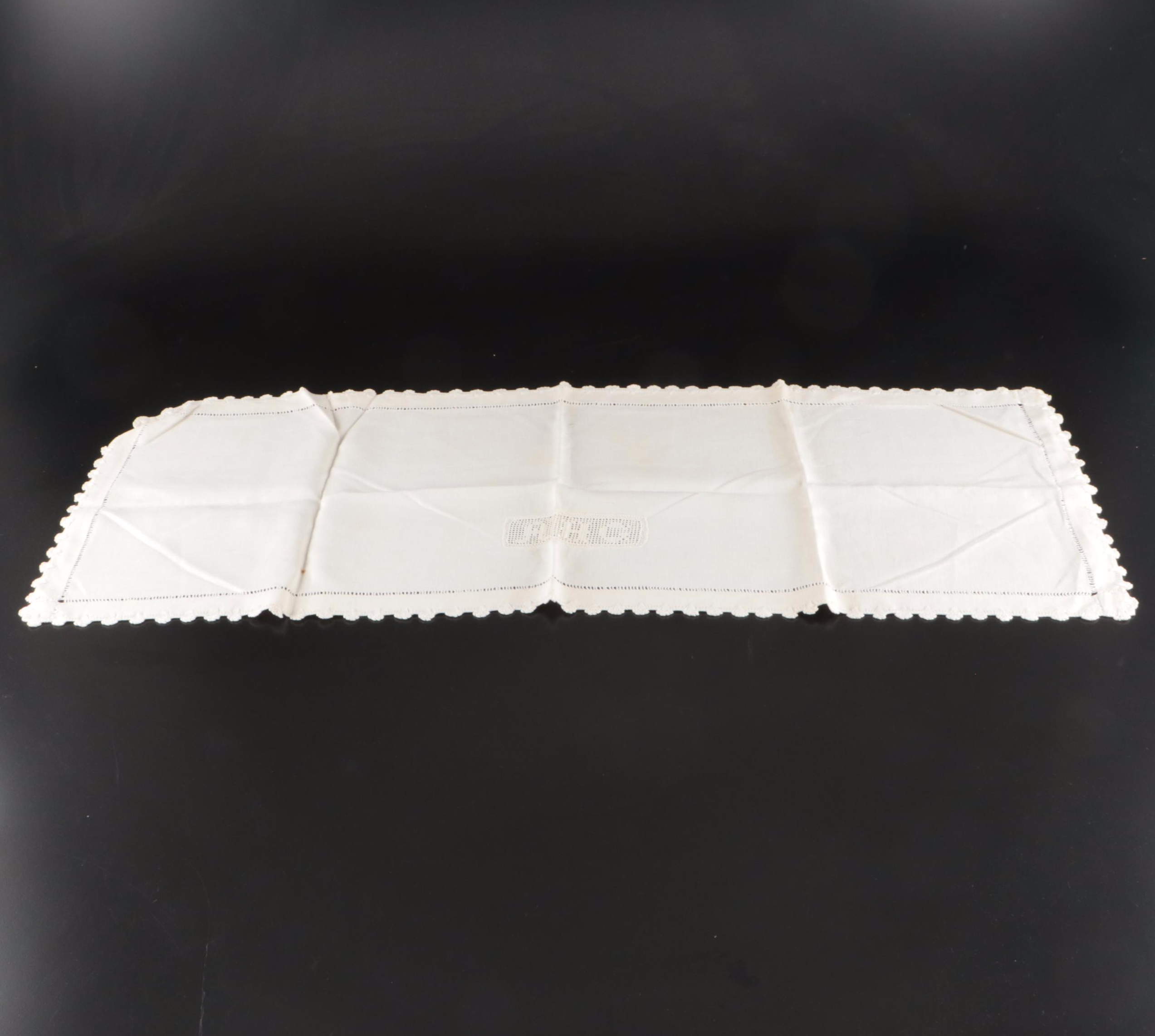 Cream and White Cotton and Polyester Tablecloths, Placemats, and Napkins