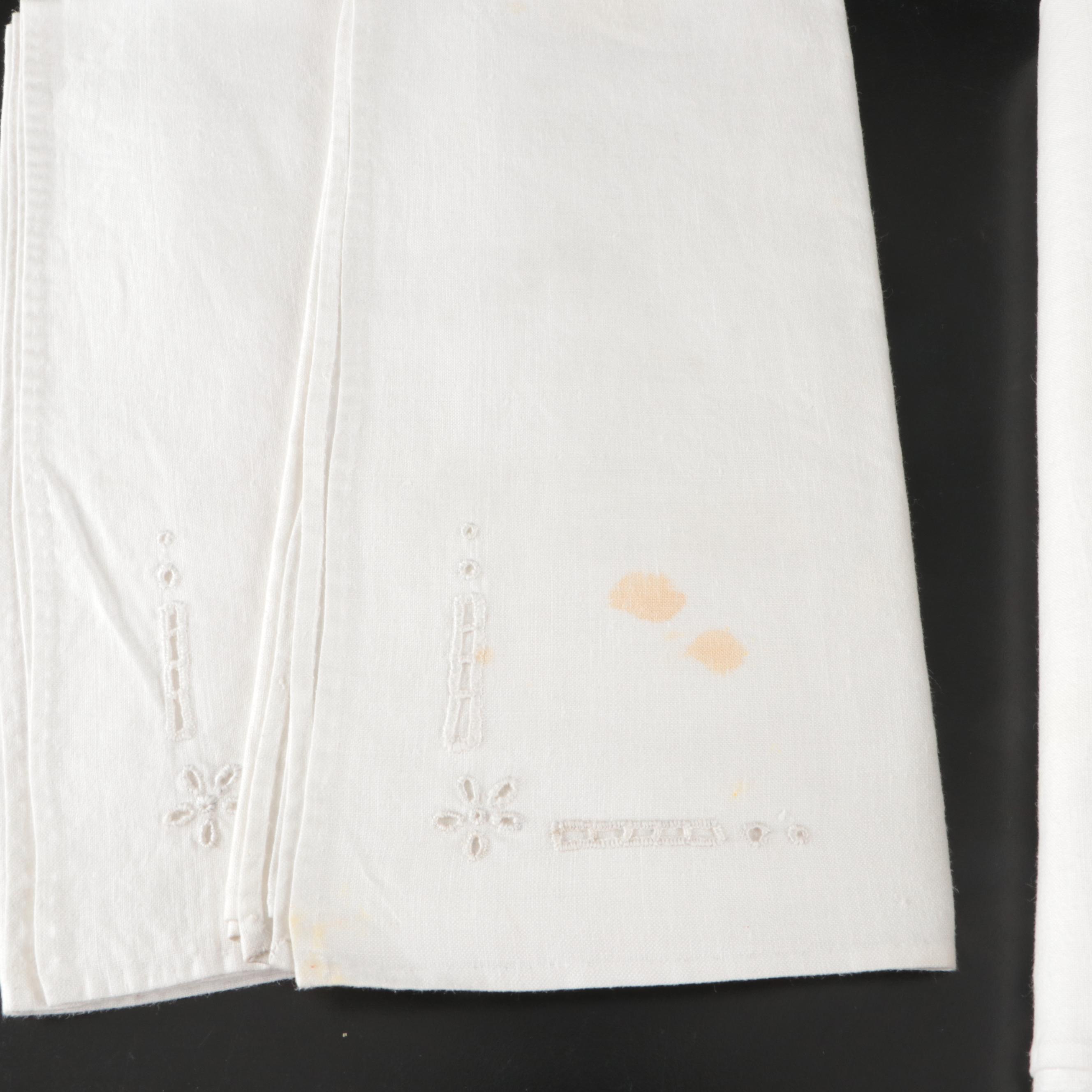 Cream and White Cotton and Polyester Tablecloths, Placemats, and Napkins