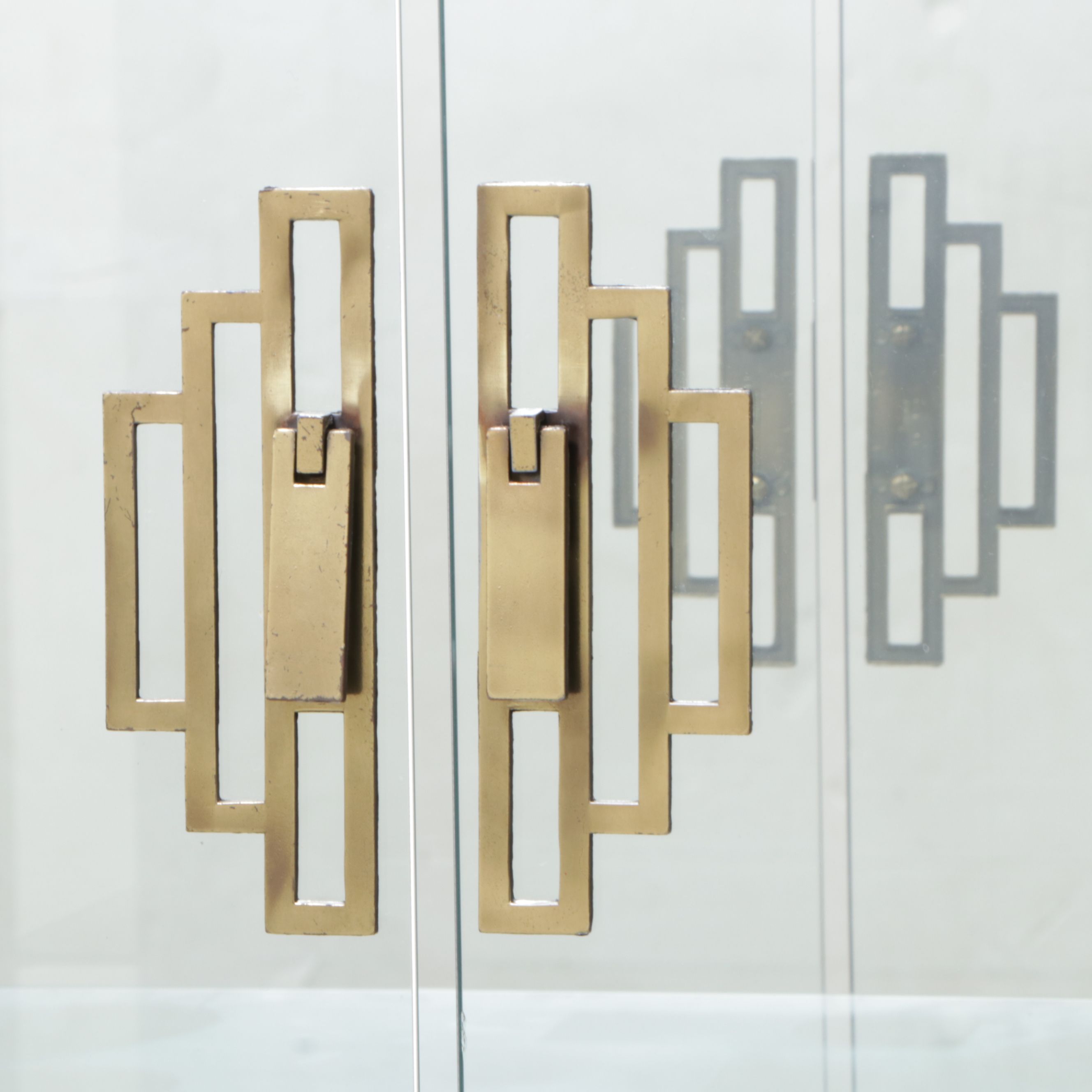 Pulaski Furniture Co. Chinese Style Curio Cabinet