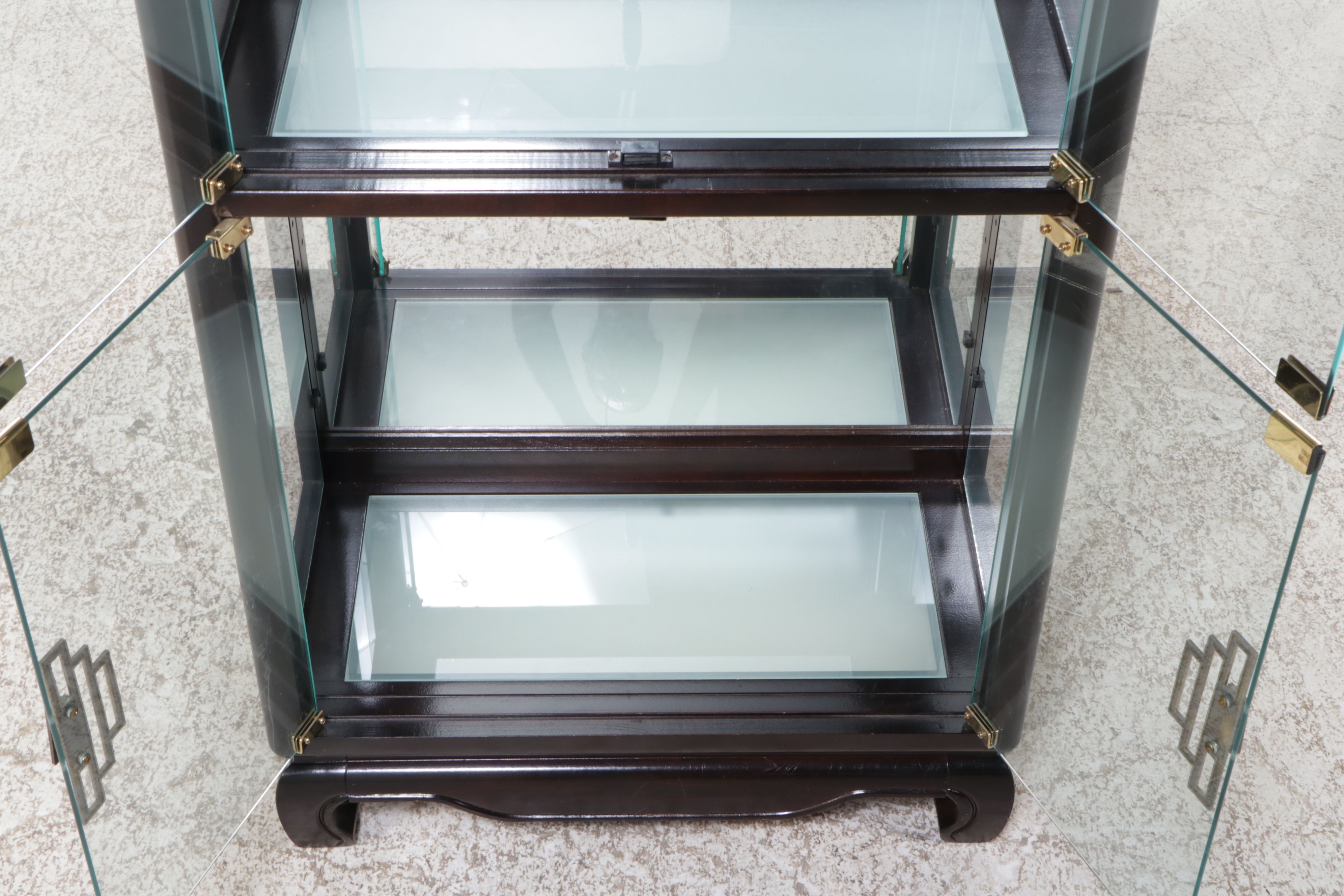 Pulaski Furniture Co. Chinese Style Curio Cabinet