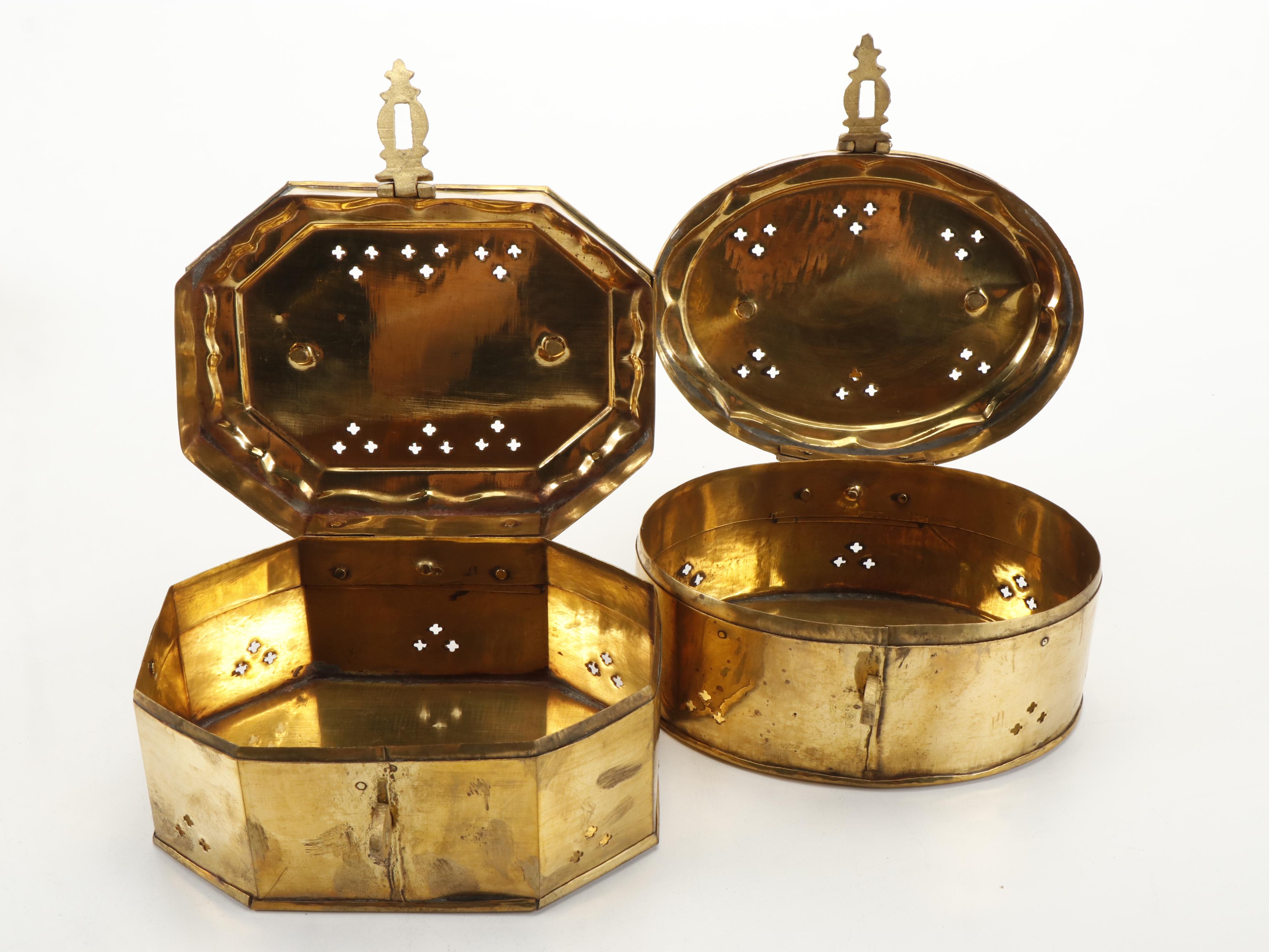 Gatco Brass Skeleton Key Hanger, Brass Cricket Boxes and Blue Glass Car Vase