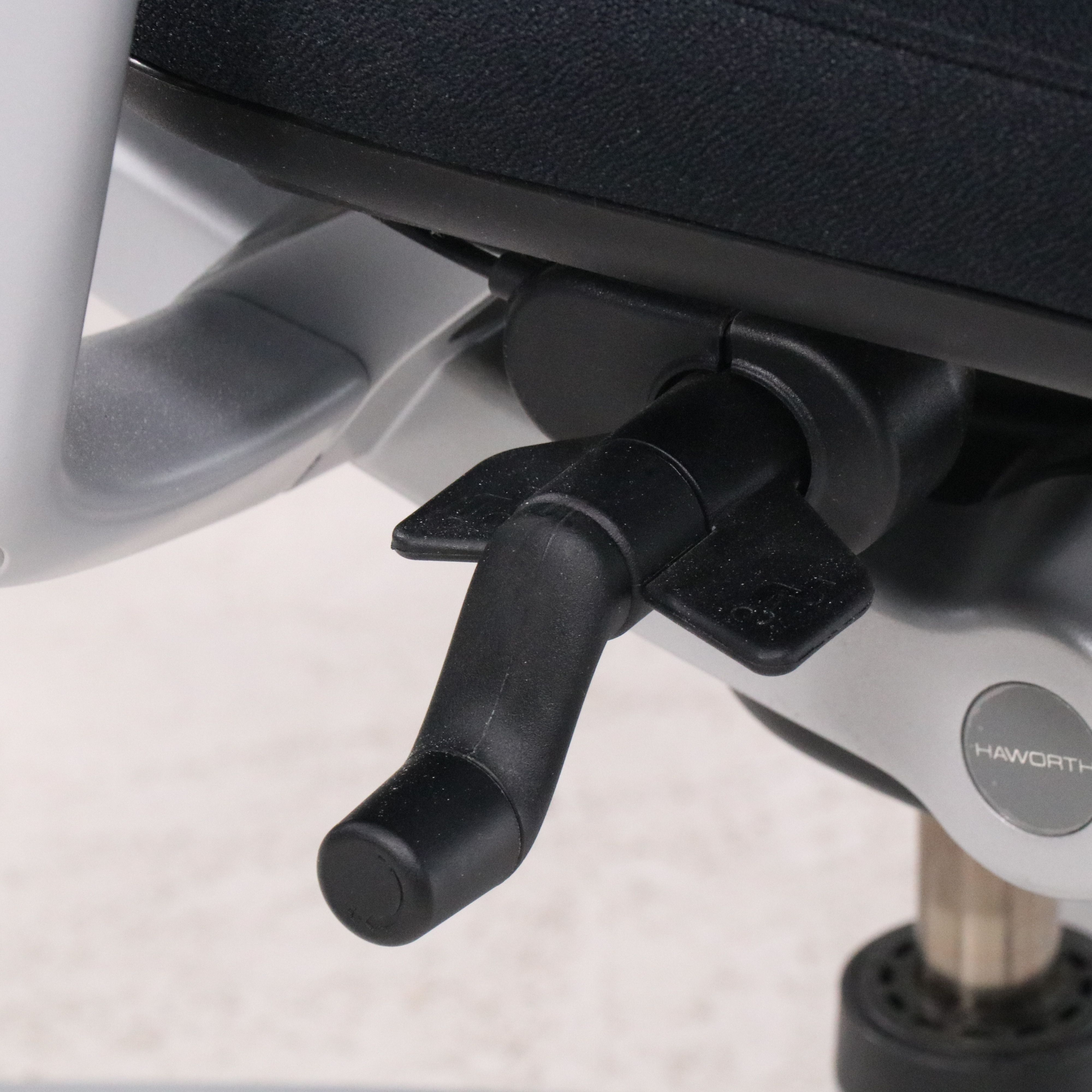 Contemporary Haworth Mesh Computer Chair