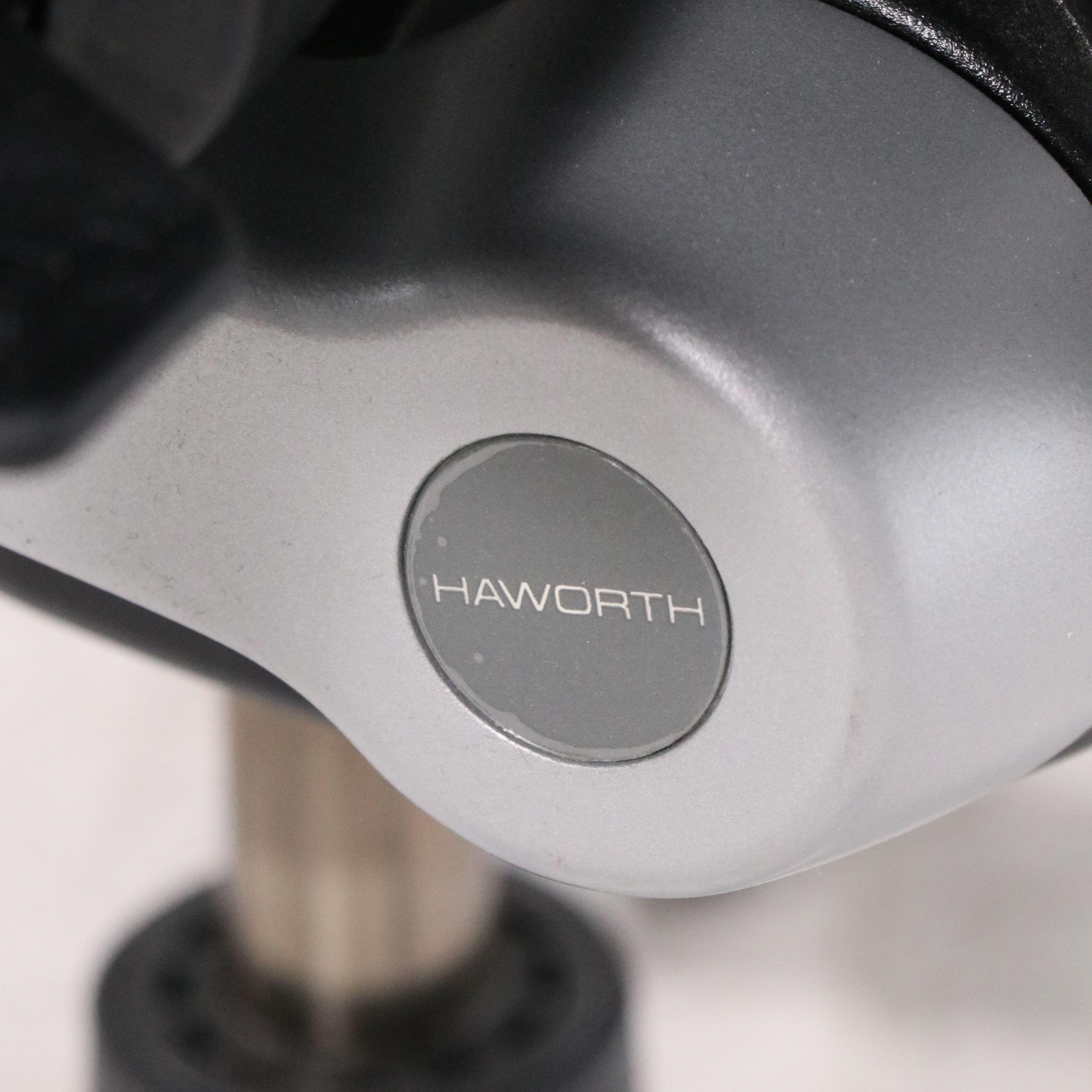 Contemporary Haworth Mesh Computer Chair