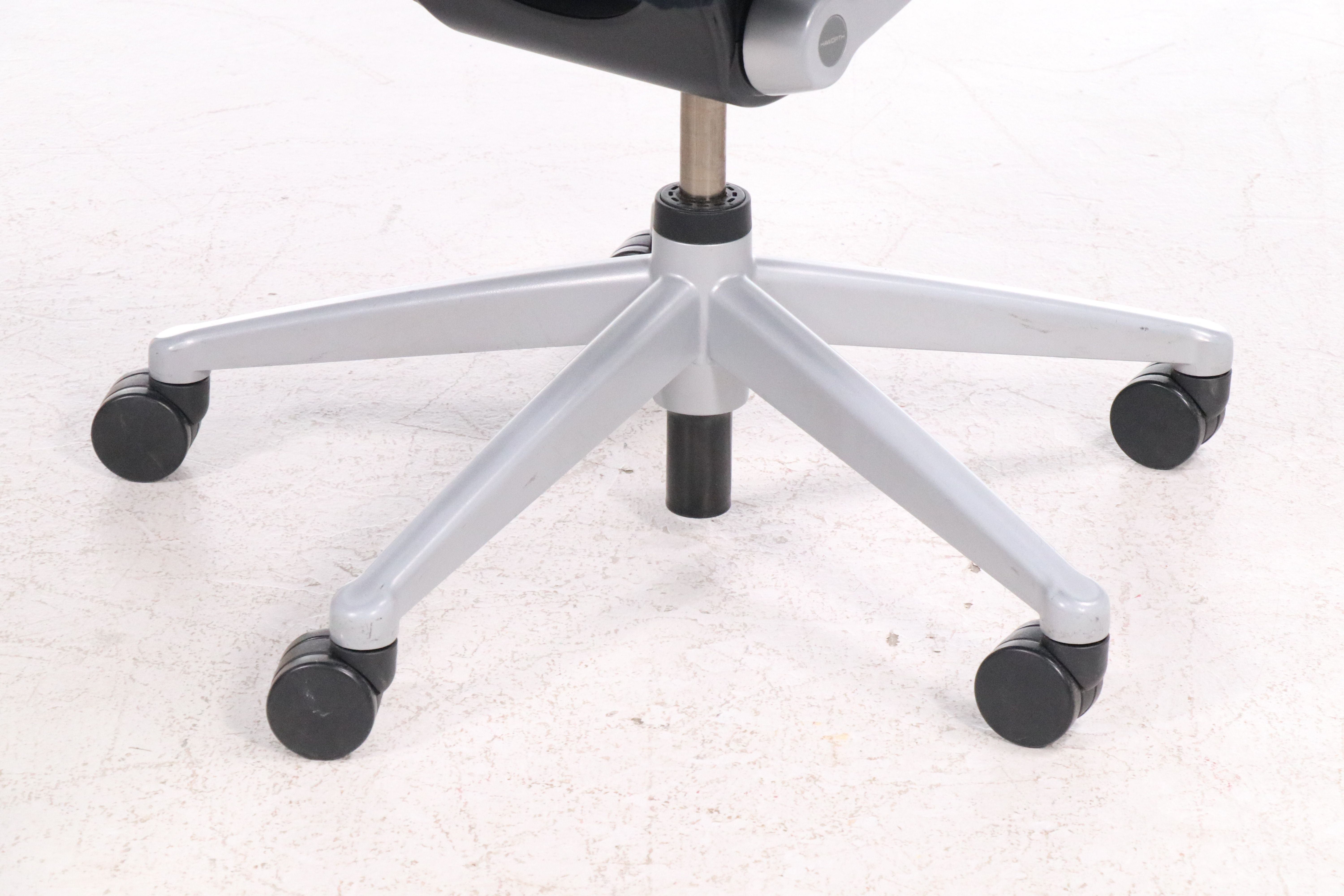 Contemporary Haworth Mesh Computer Chair