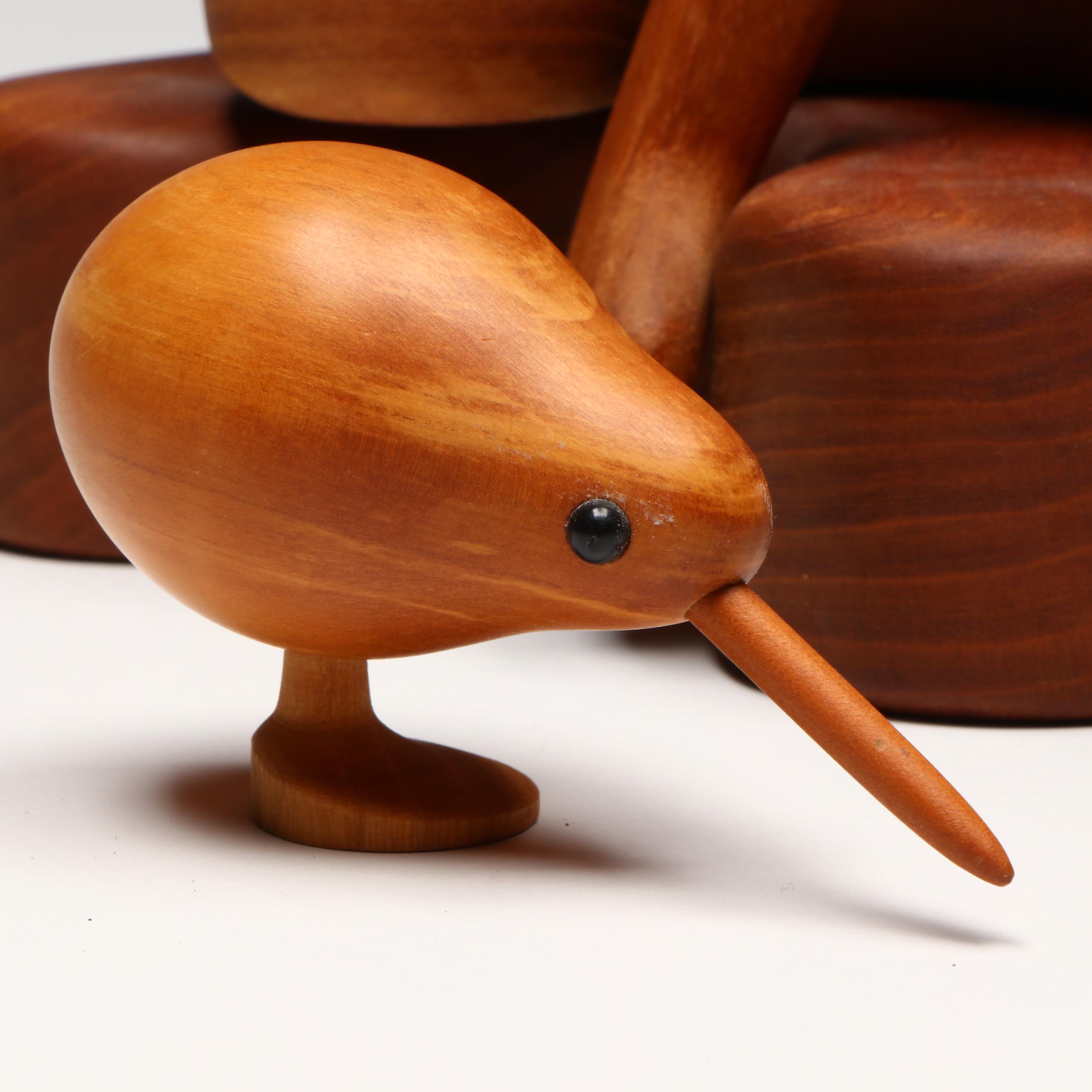 Wooden Stacking Block Elephants and Carved Rimu New Zealander Kiwi Bird Figurine