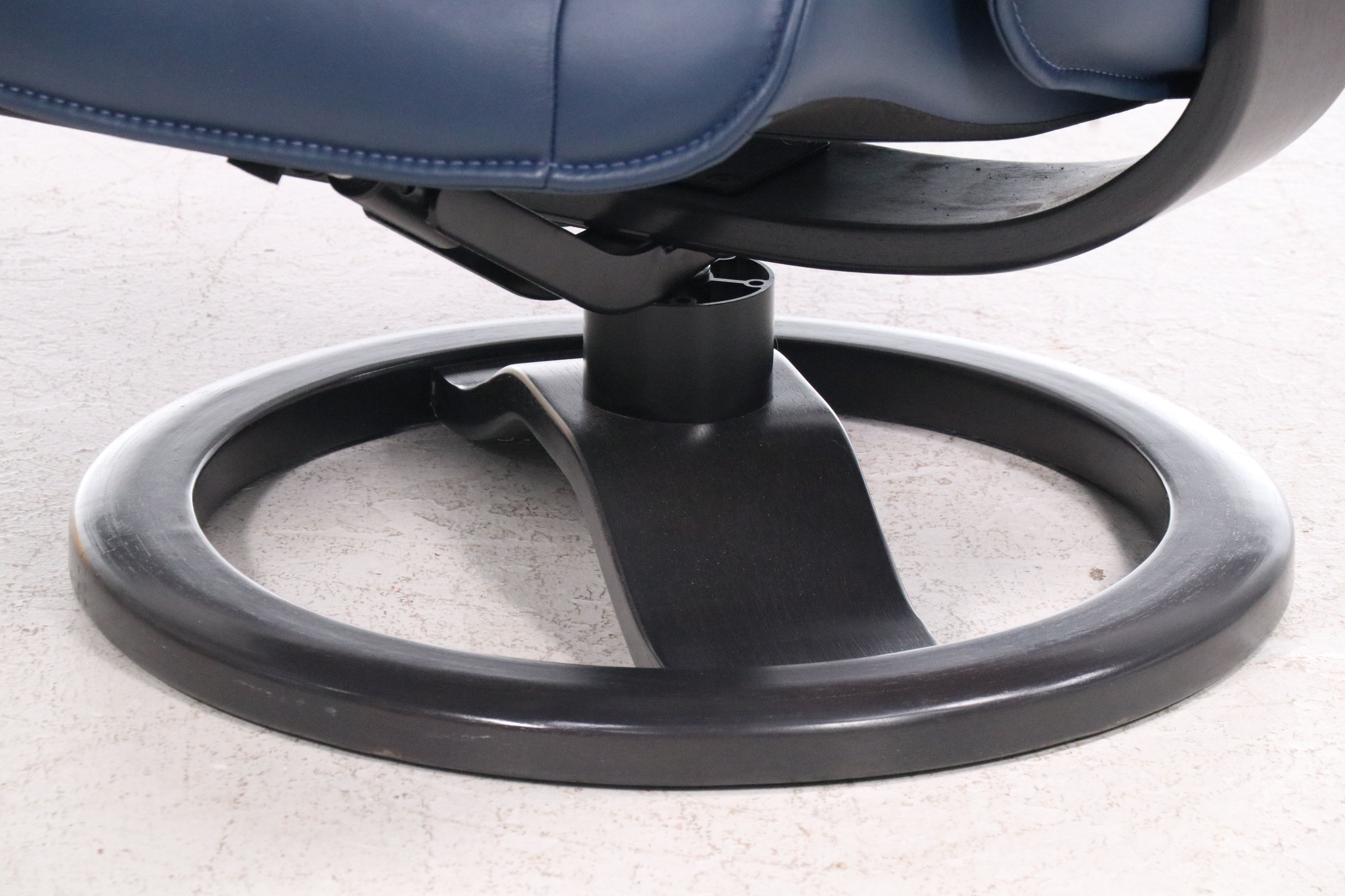 Fjords Scandinavian Modern Style Leather Recliner with Ottoman