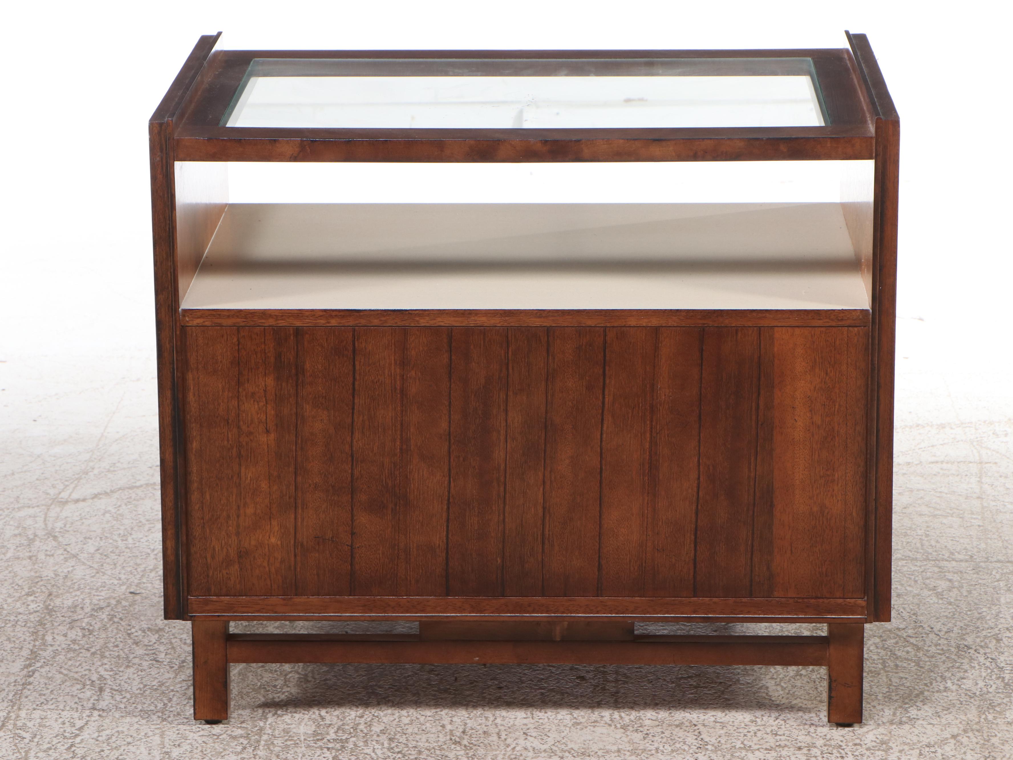 Pair of Mid Century Modern Style Nightstands