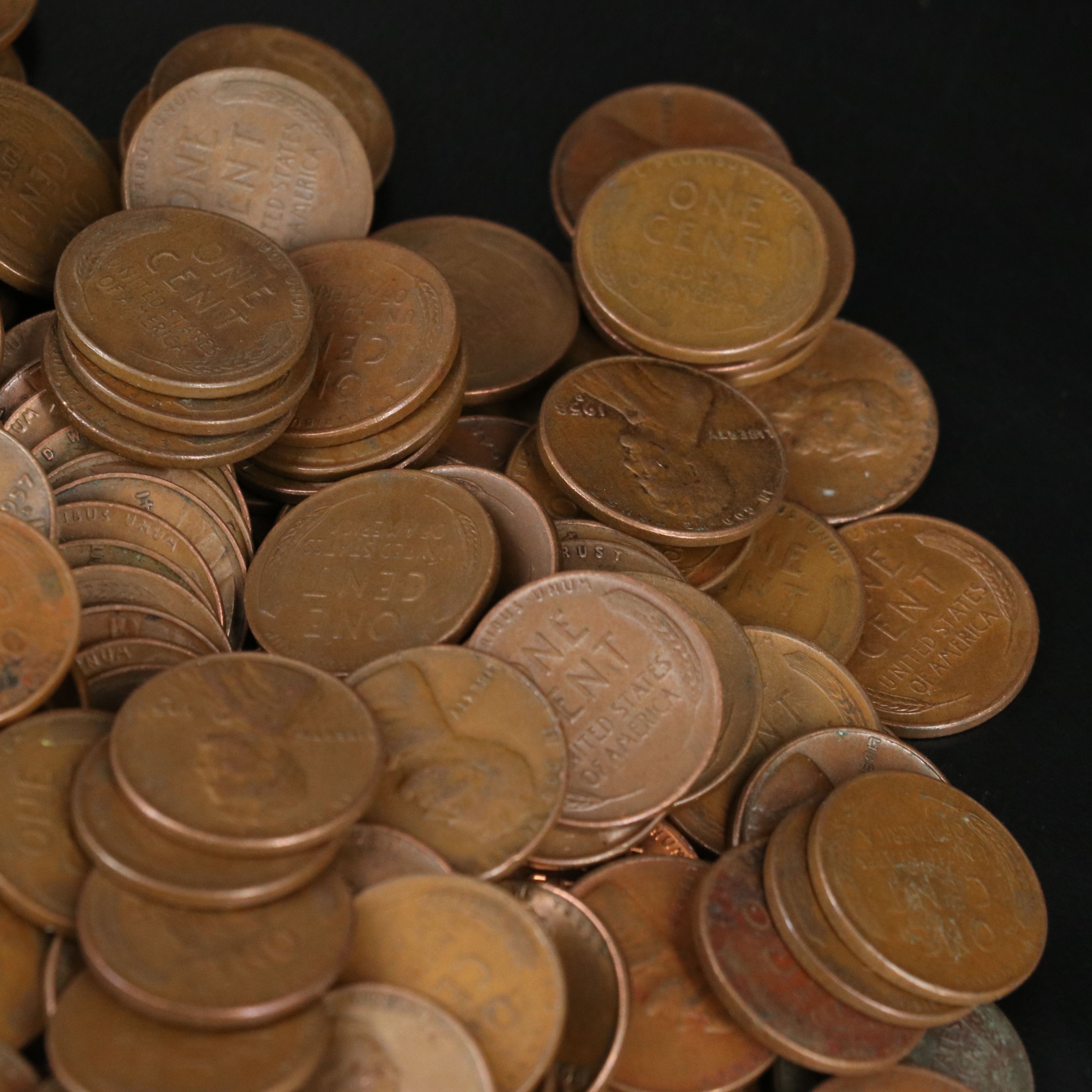 Collection of 800 Wheat Cents and Buffalo Nickels