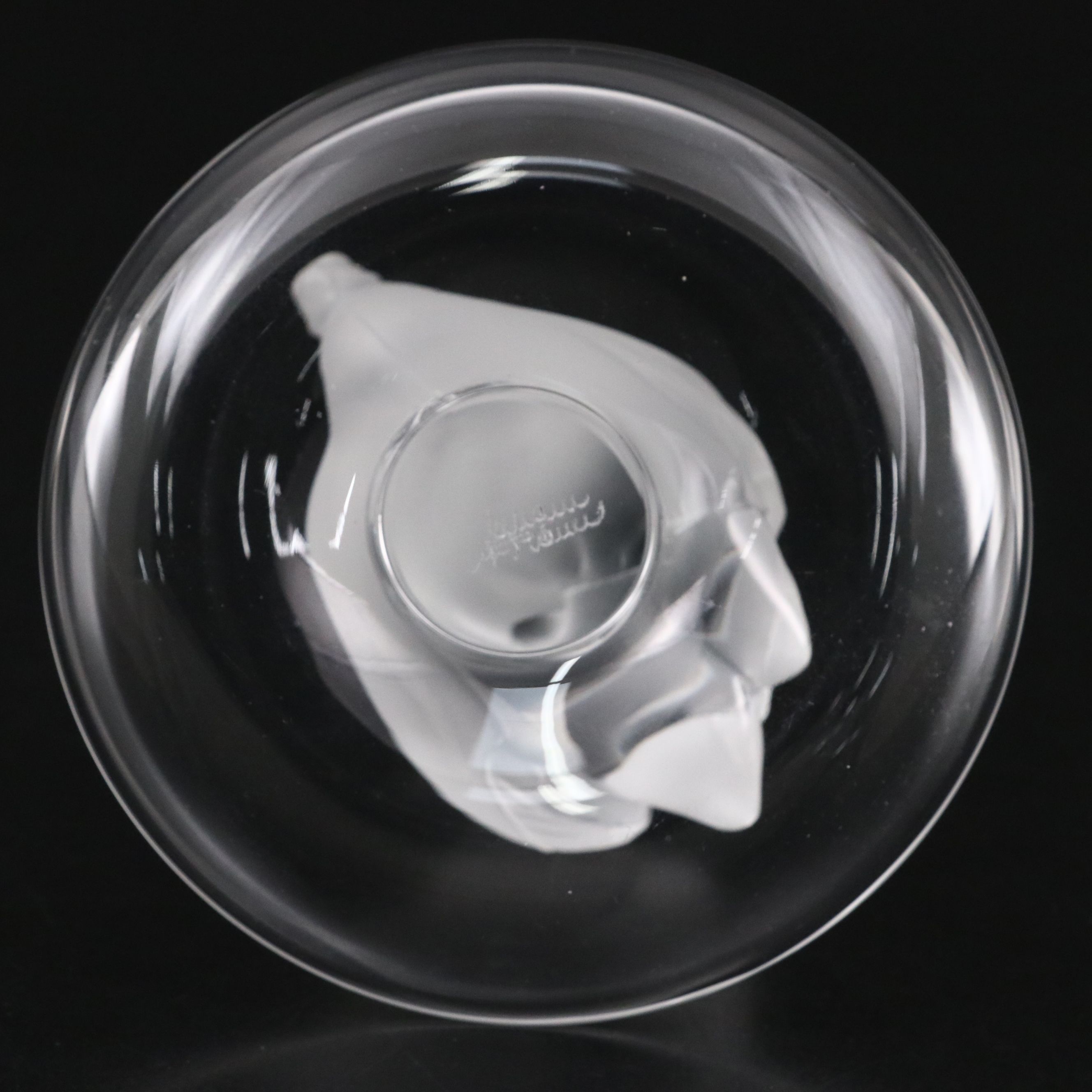 Lalique "Deux Cygnes" Frosted and Clear Crystal Pin Tray, Mid/Late 20th Century