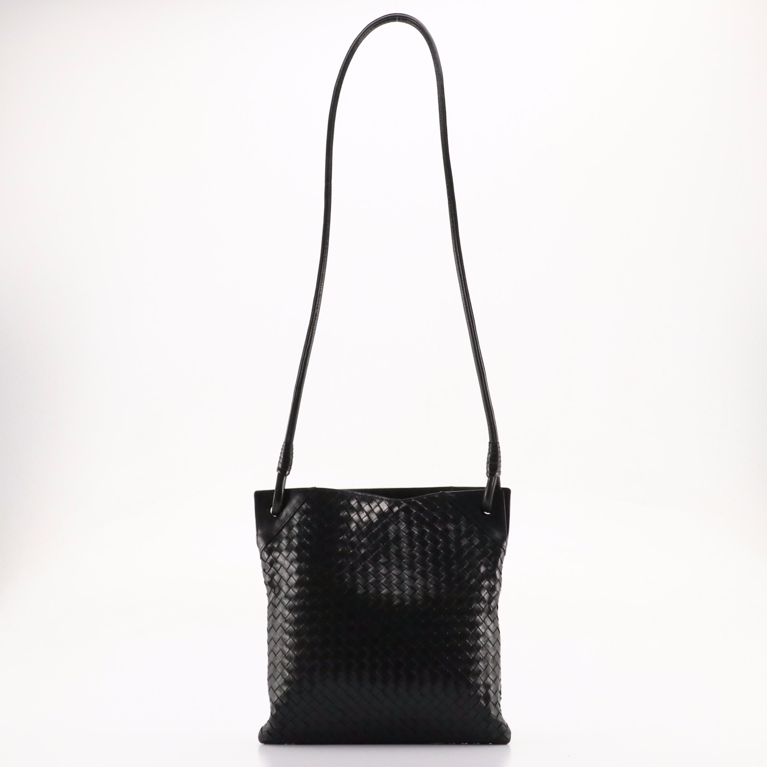 Bottega Veneta Flat Messenger Crossbody Bag in Black Intrecciato Leather