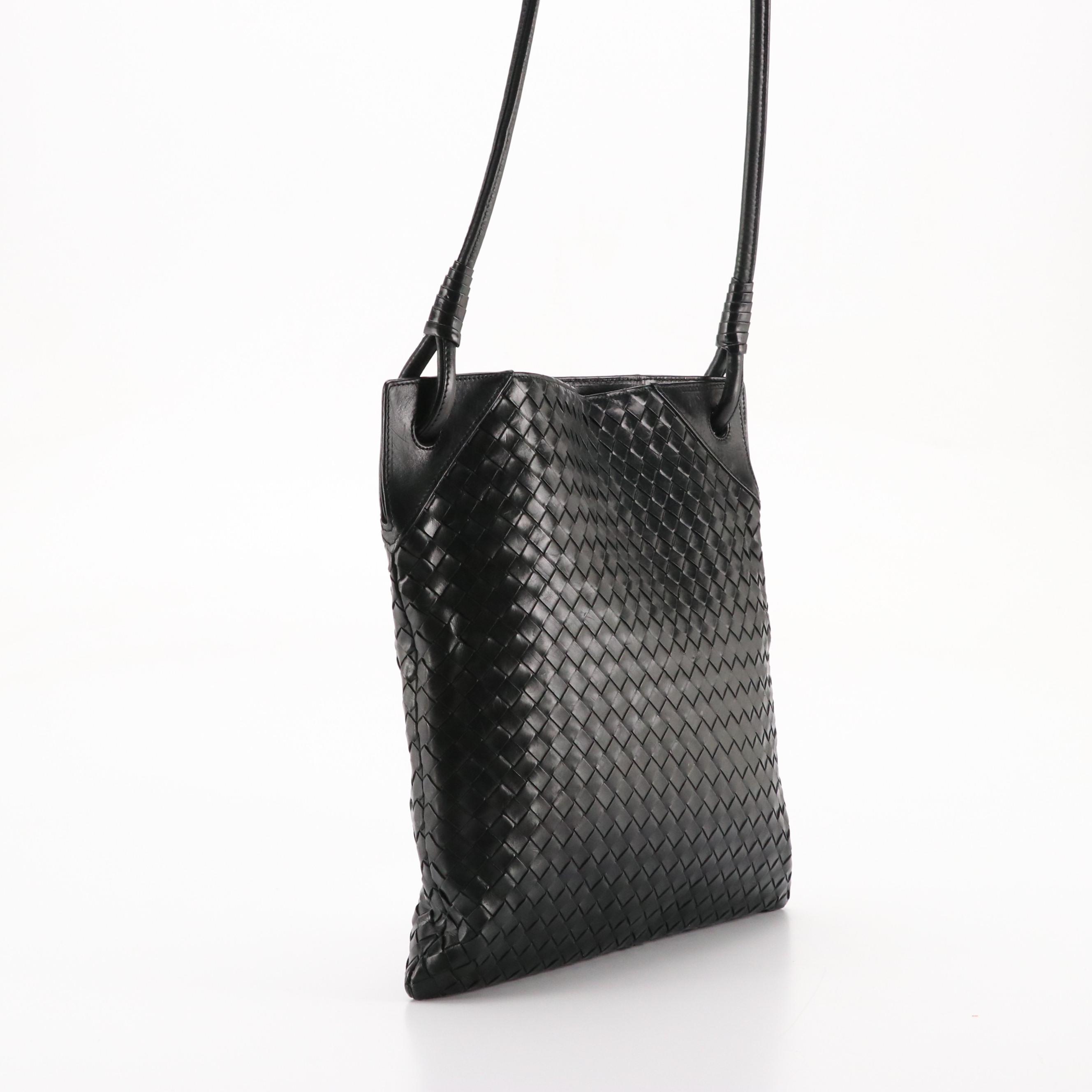 Bottega Veneta Flat Messenger Crossbody Bag in Black Intrecciato Leather