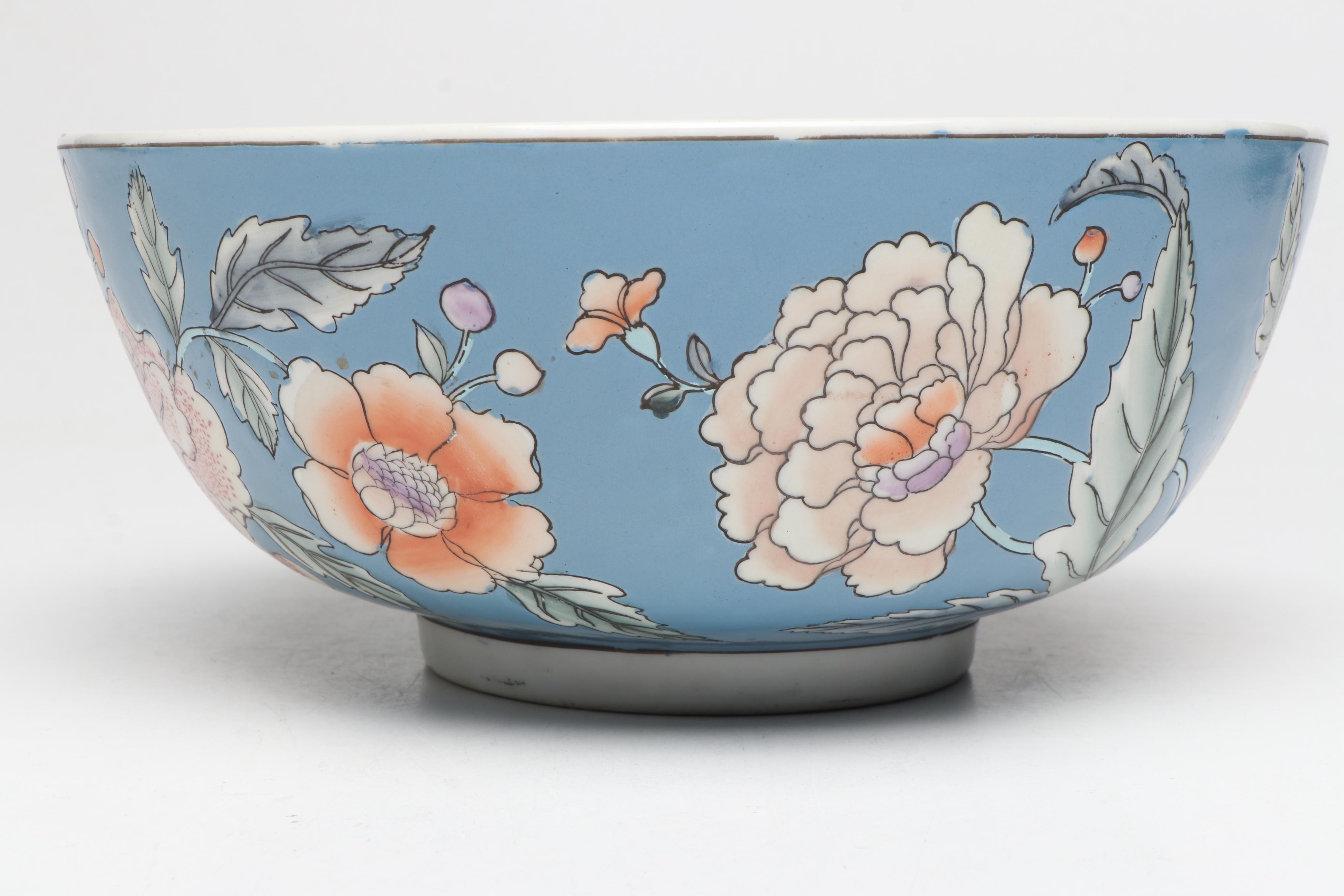 Chinese Enamel Covered Dish with Other Porcelain Décor
