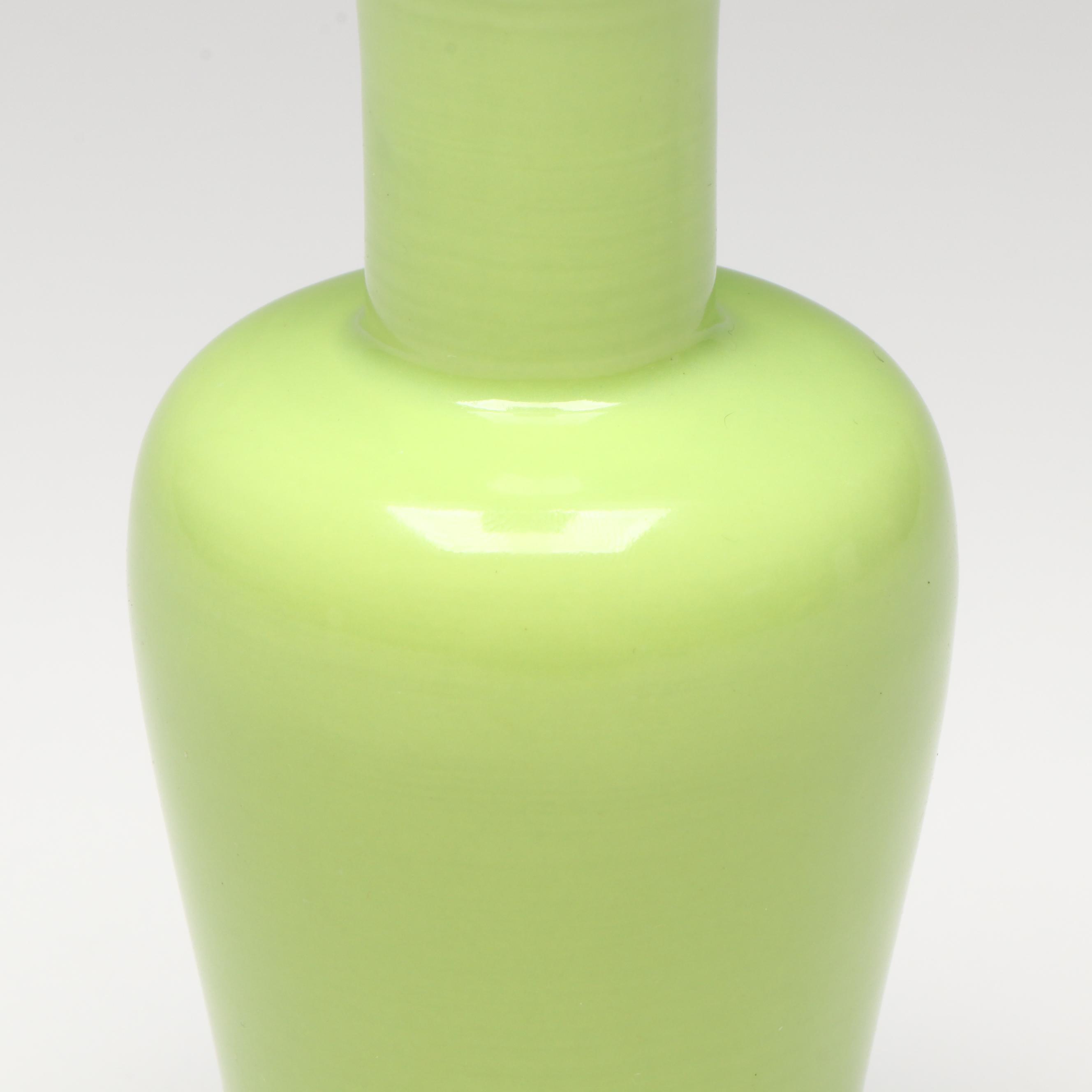 Chinese Porcelain Bo Jia Apple Green Vase