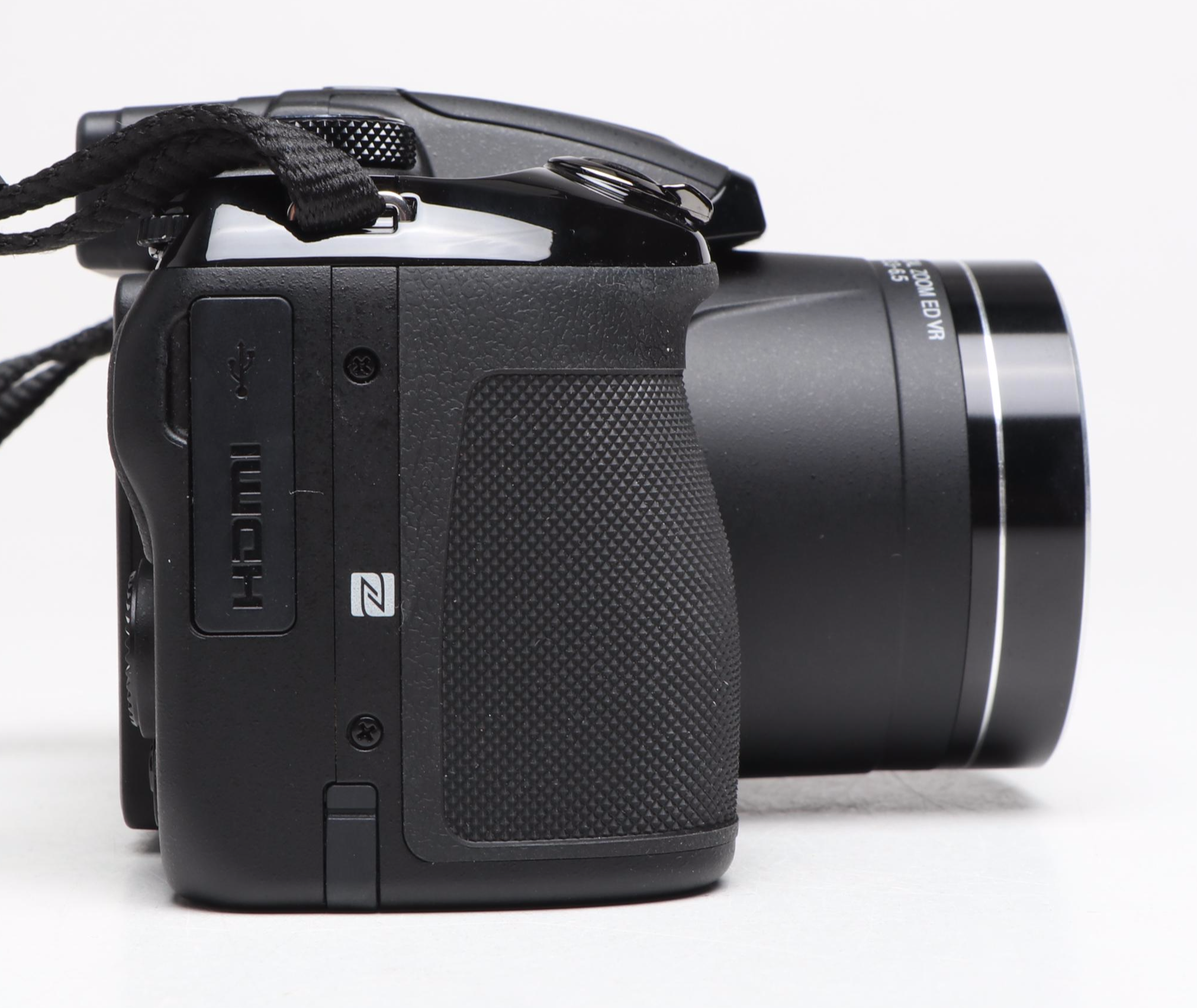 Nikon Coolpix P610 DSLR Camera with Bag and Charger