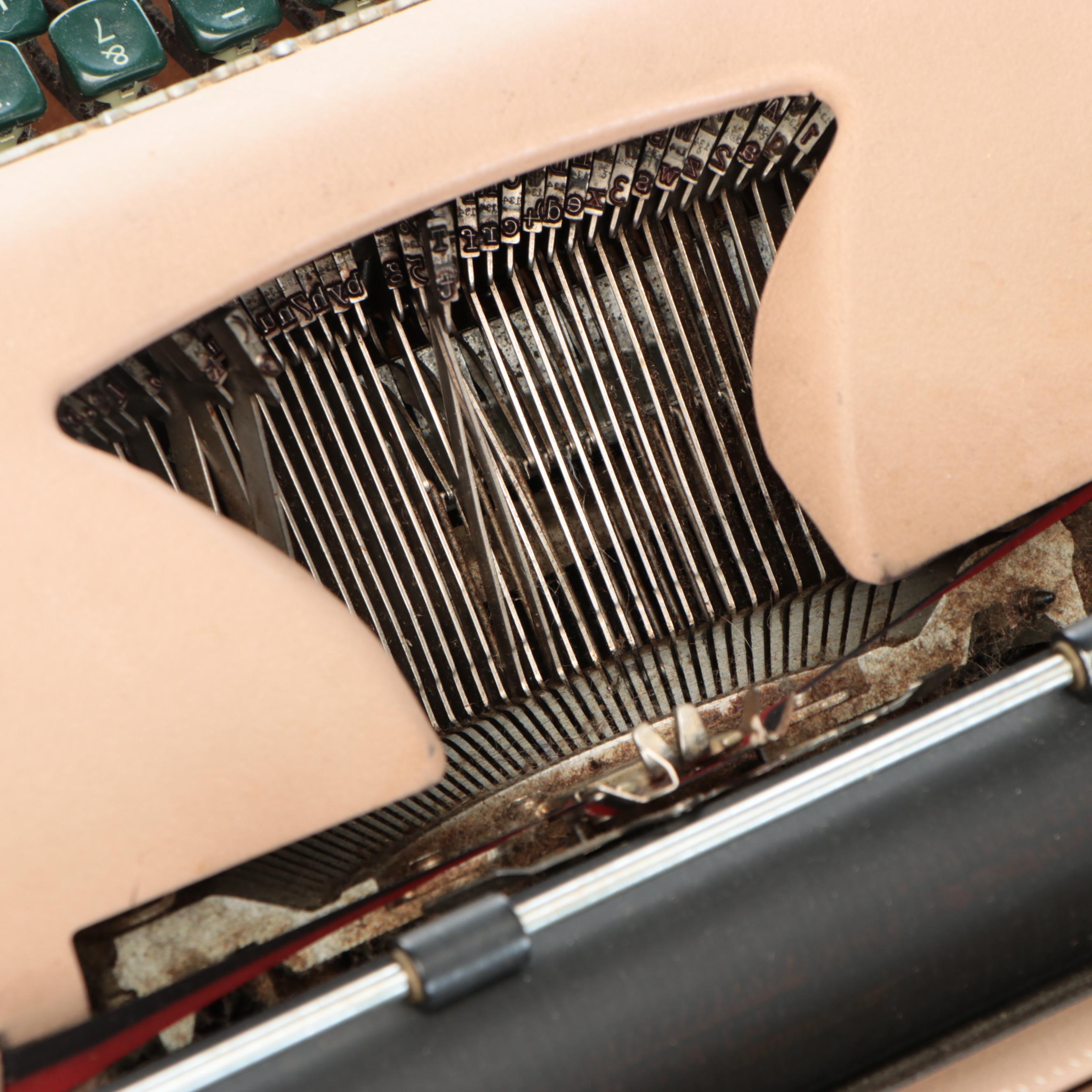 Remington Quiet-Riter Miracle Tab Portable Typewriter, Mid-20th Century