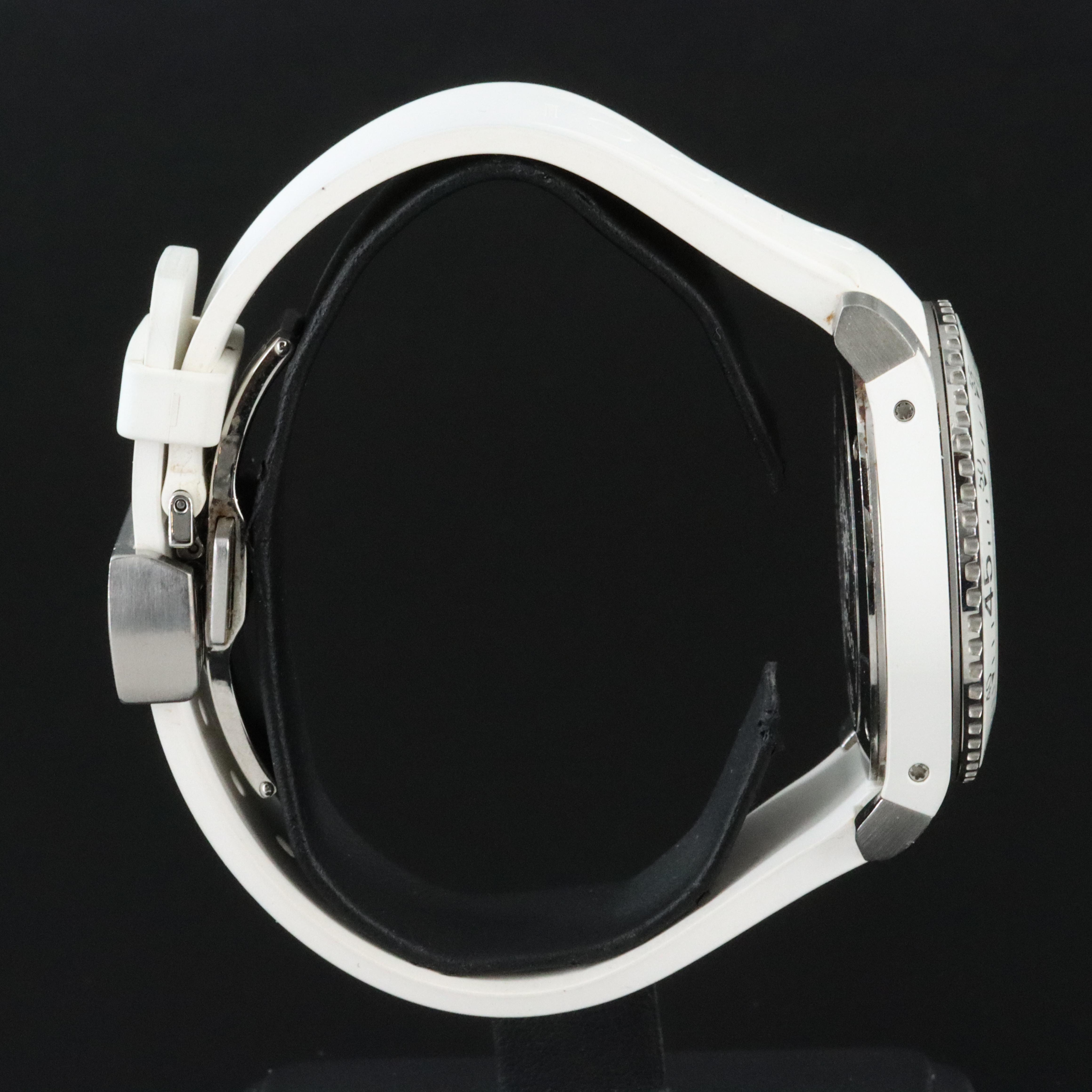 Gucci Dive 200m Date Watch