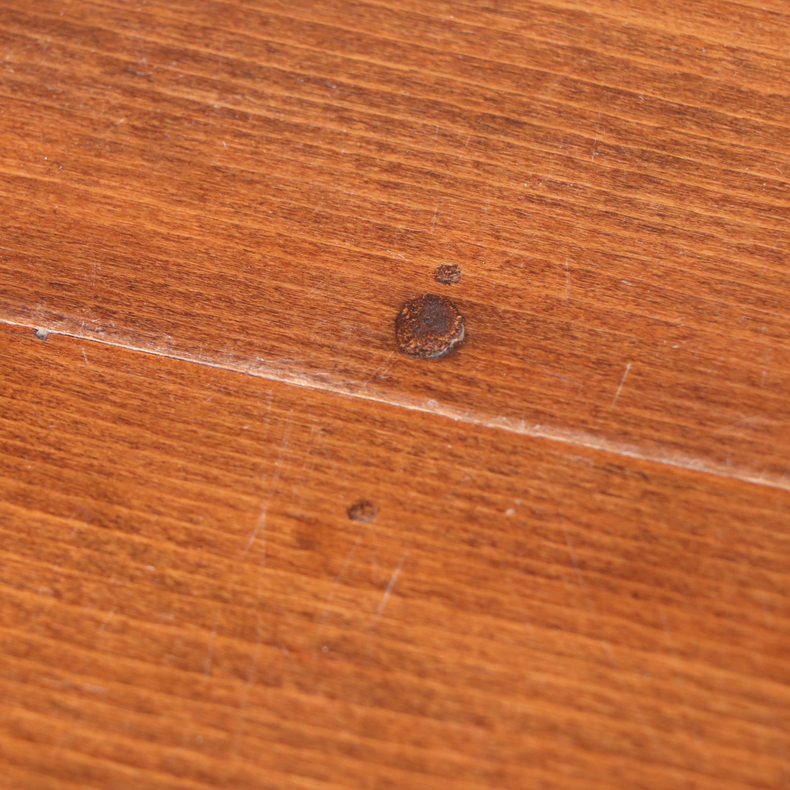 Early American Style Oak Side Table, Early 20th Century