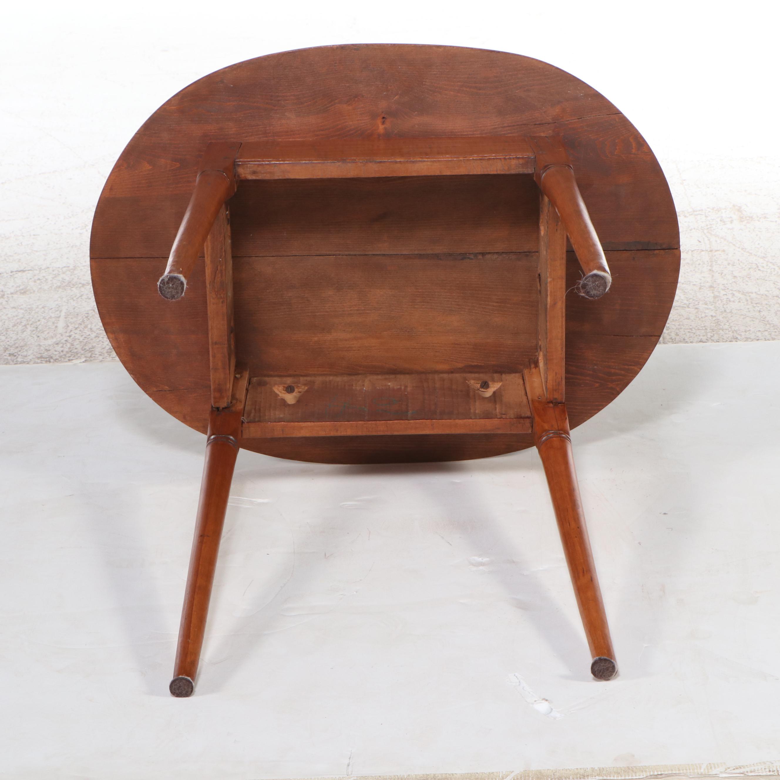 Early American Style Oak Side Table, Early 20th Century