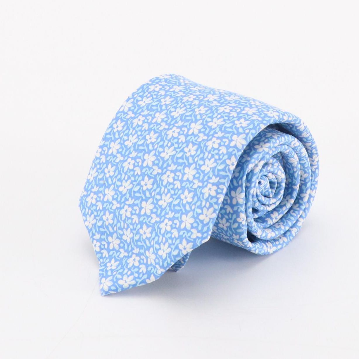 Vineyard Vines "Tide Blue Spring Flowers" Silk Necktie in Box