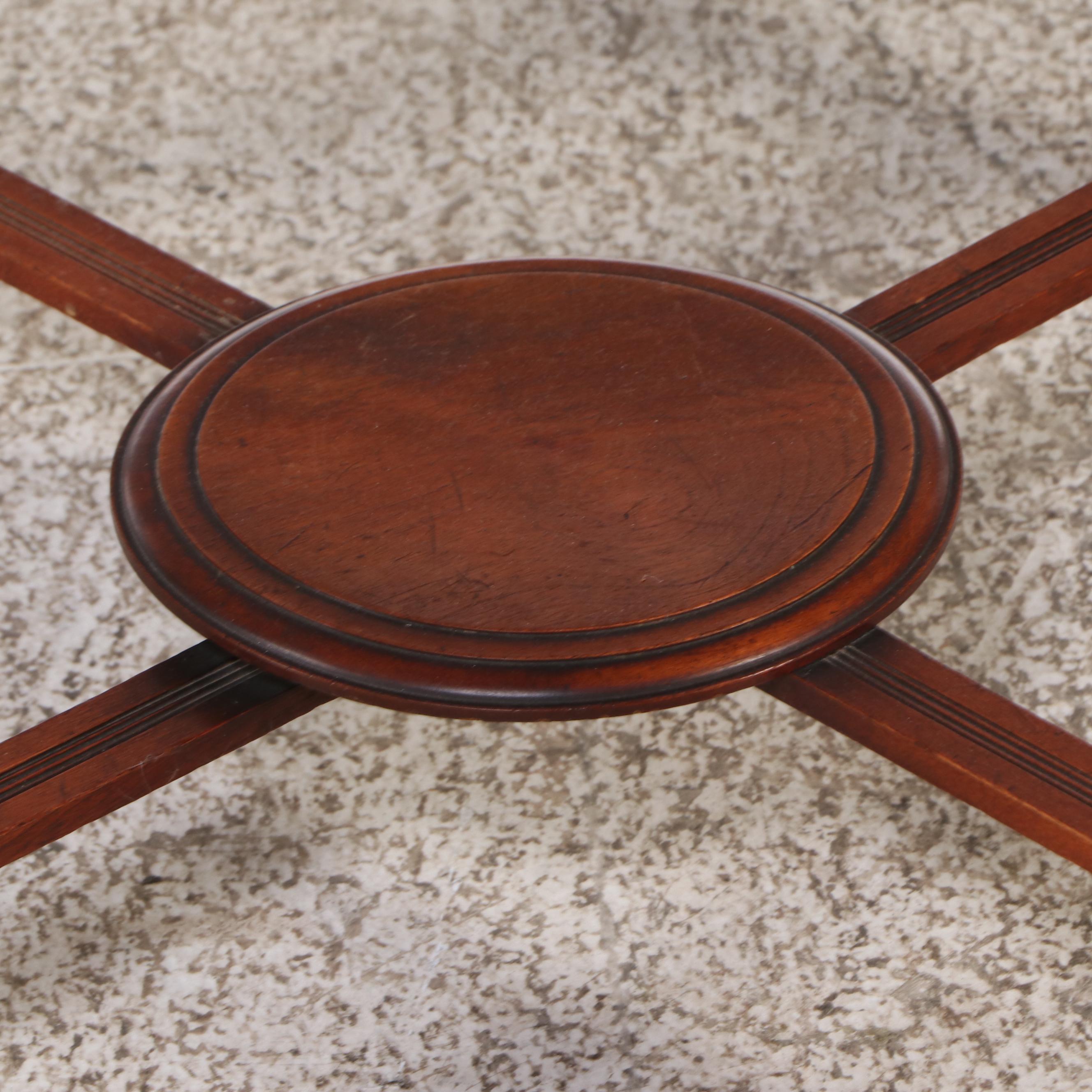 William and Mary Style Mahogany Pembroke Table, 20th Century