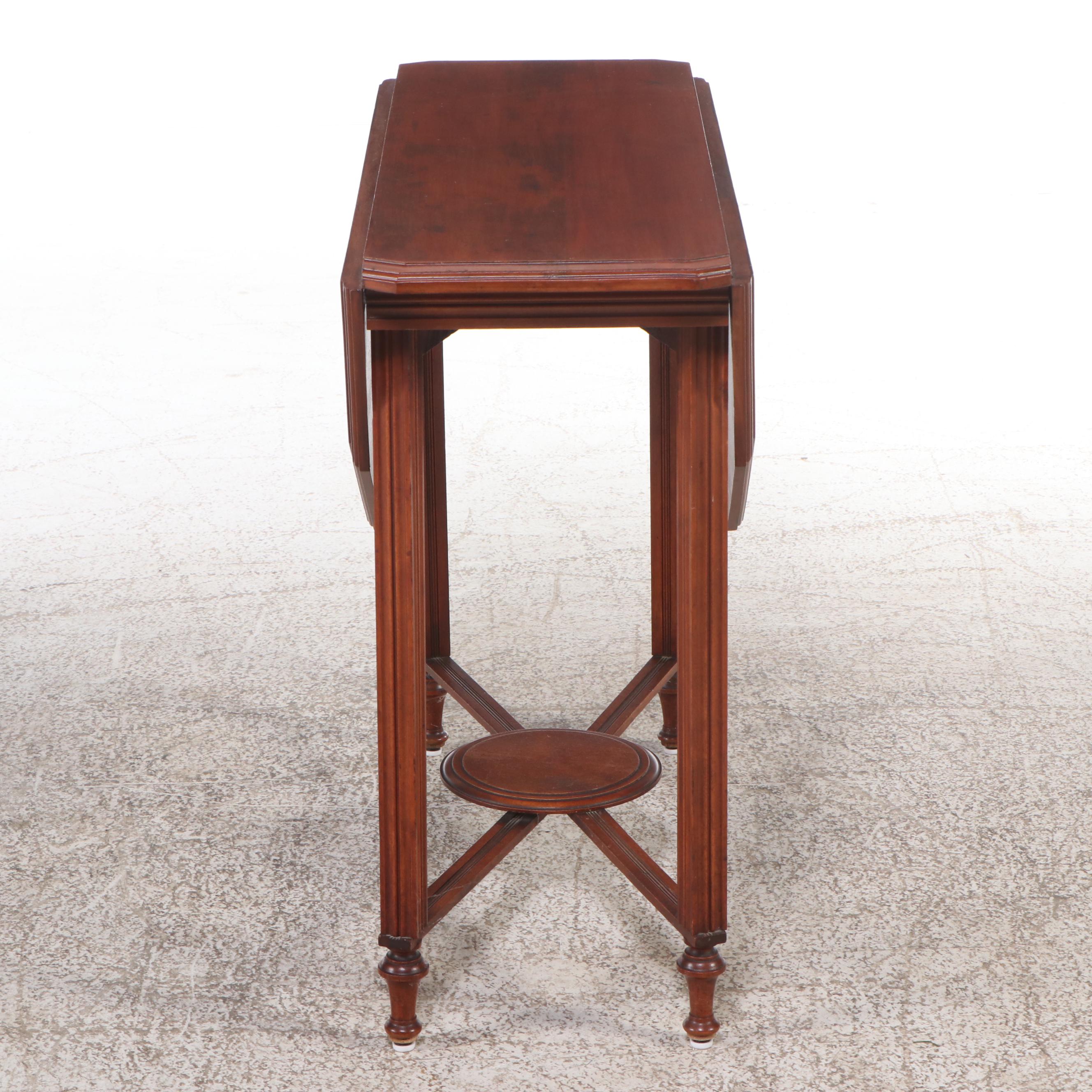 William and Mary Style Mahogany Pembroke Table, 20th Century