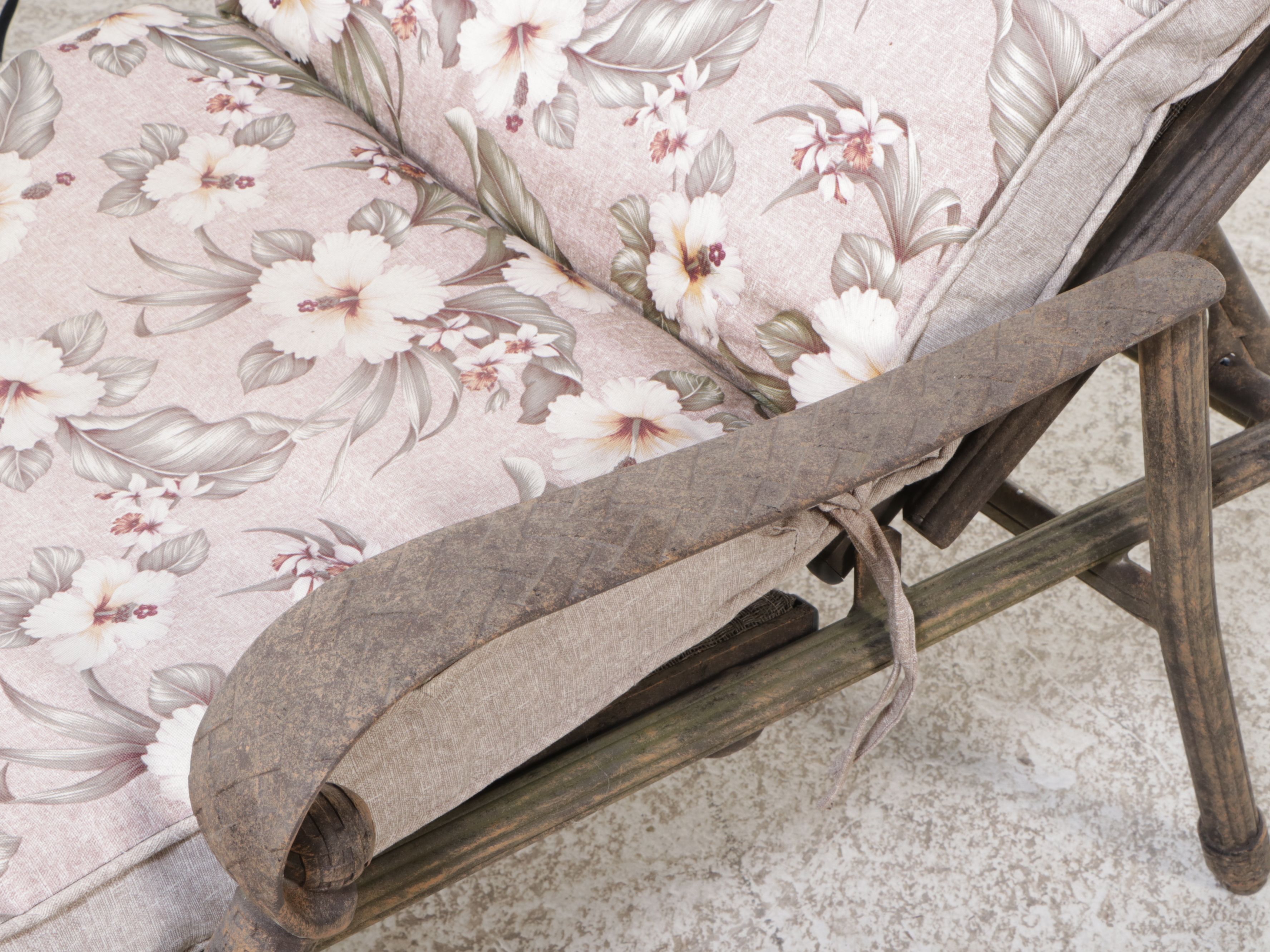 Pair of Chair Metal and Mesh Patio Chaises with Cushions