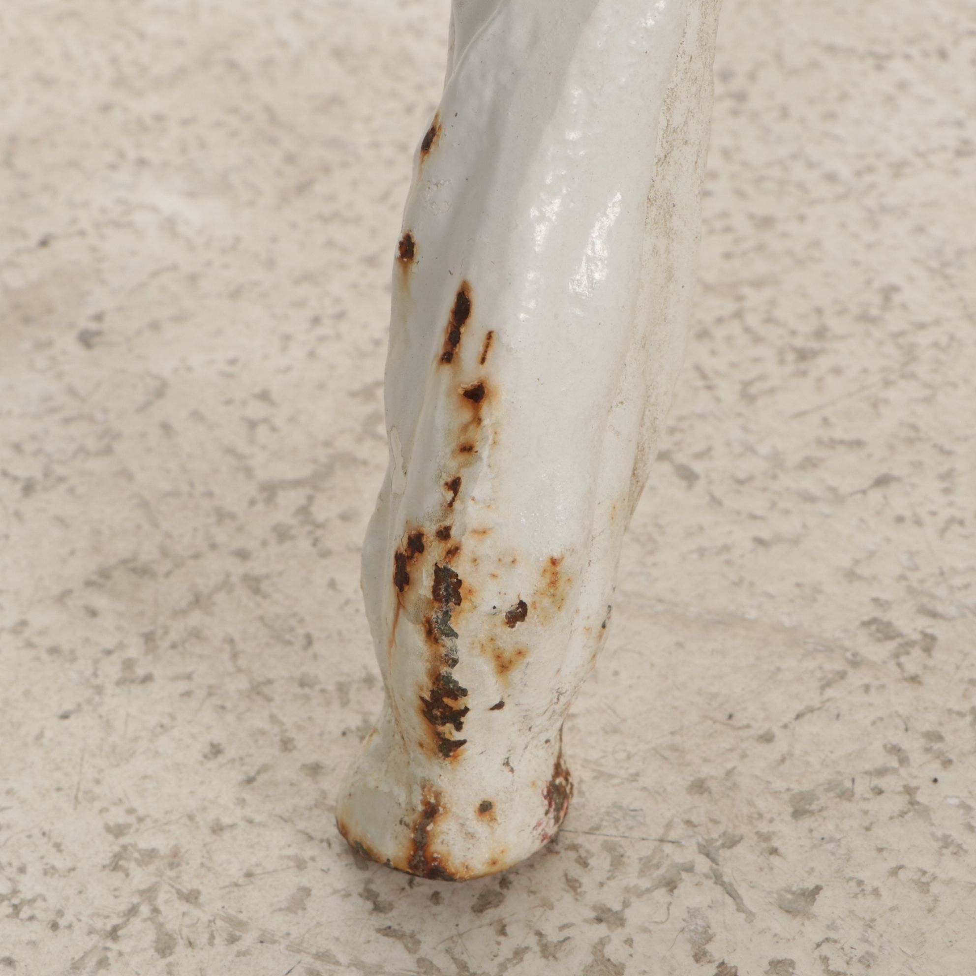 White-Painted Cast Iron Outdoor Chair With Fern Frond Back and Triangle Seat