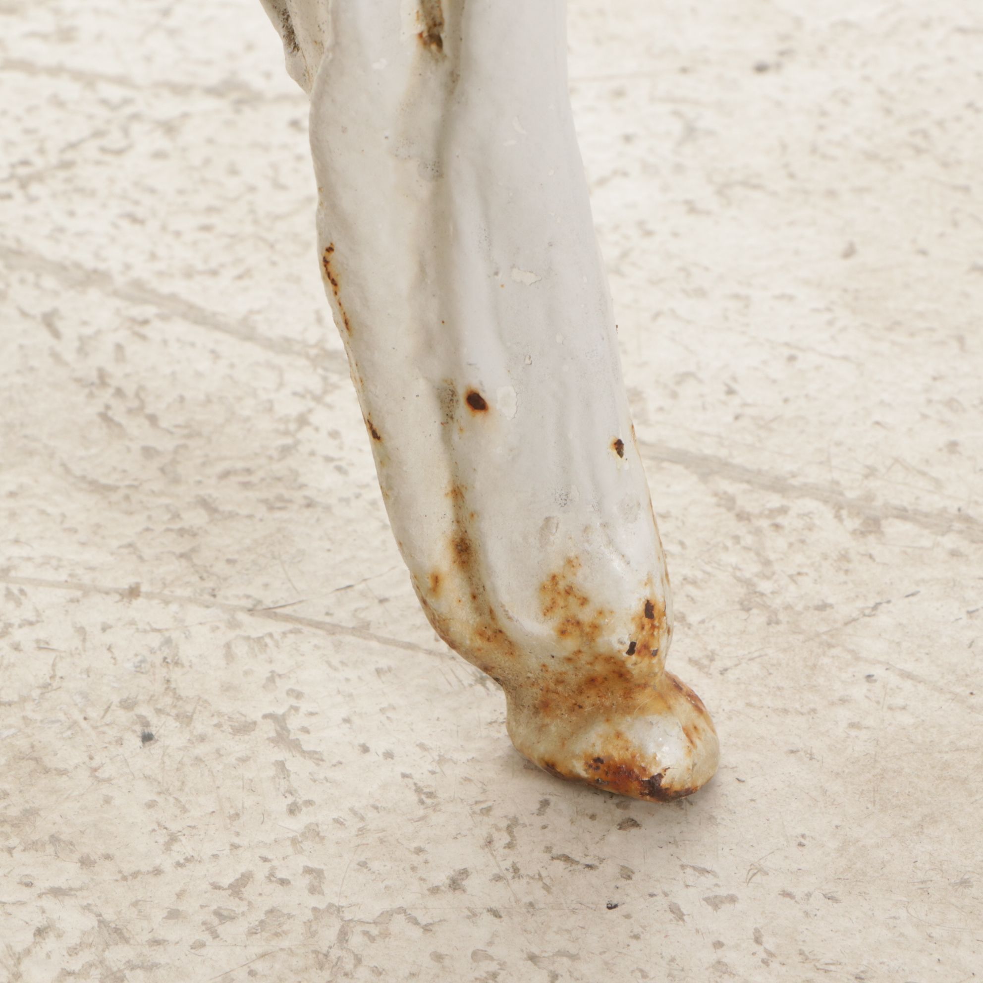 White-Painted Cast Iron Outdoor Chair With Fern Frond Back and Triangle Seat